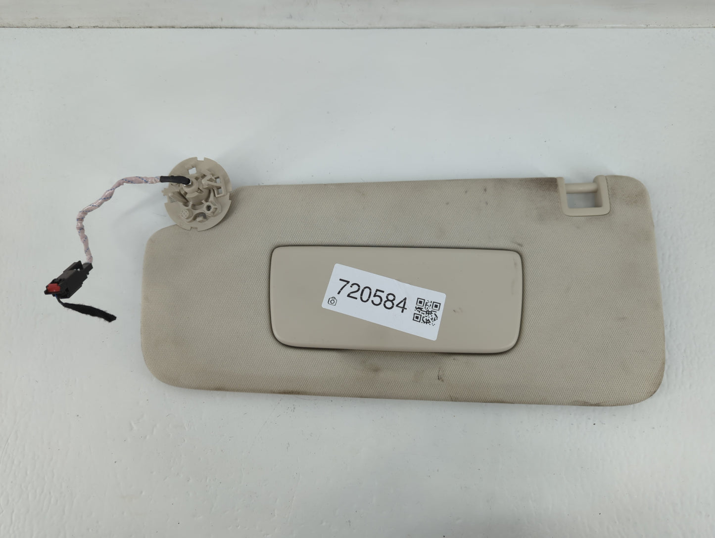 2018-2019 Chevrolet Equinox Sun Visor Shade Replacement Driver Left Mirror Fits Fits 2018 2019 OEM Used Auto Parts - Oemusedautoparts1.com