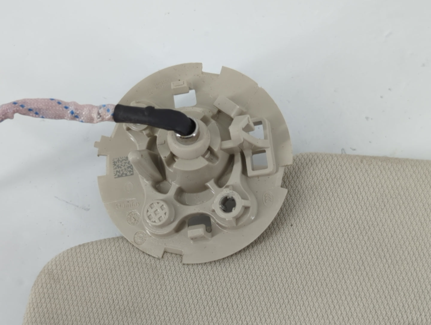 2018-2019 Chevrolet Equinox Sun Visor Shade Replacement Driver Left Mirror Fits Fits 2018 2019 OEM Used Auto Parts - Oemusedautoparts1.com