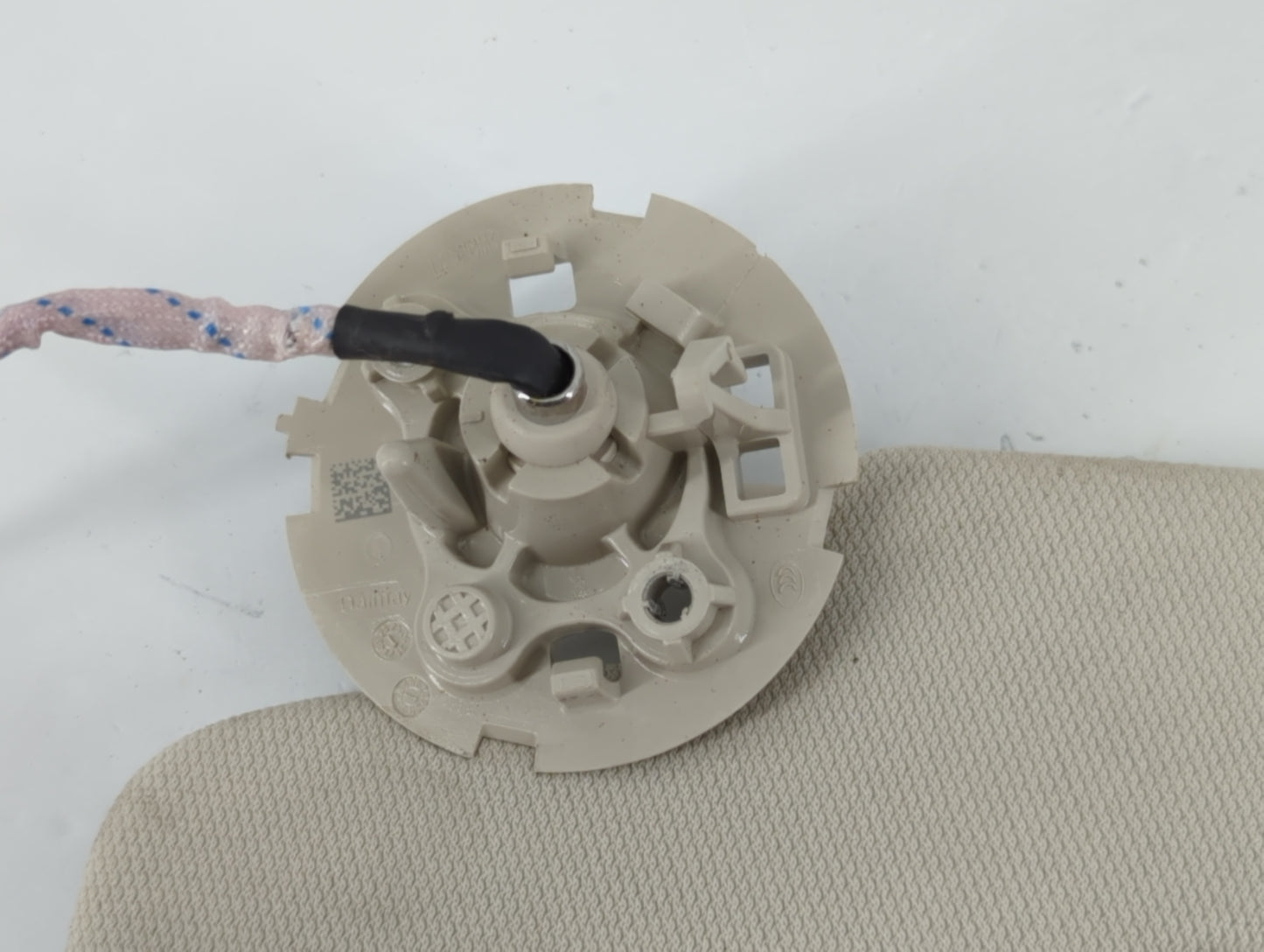 2018-2019 Chevrolet Equinox Sun Visor Shade Replacement Driver Left Mirror Fits Fits 2018 2019 OEM Used Auto Parts - Oemusedautoparts1.com