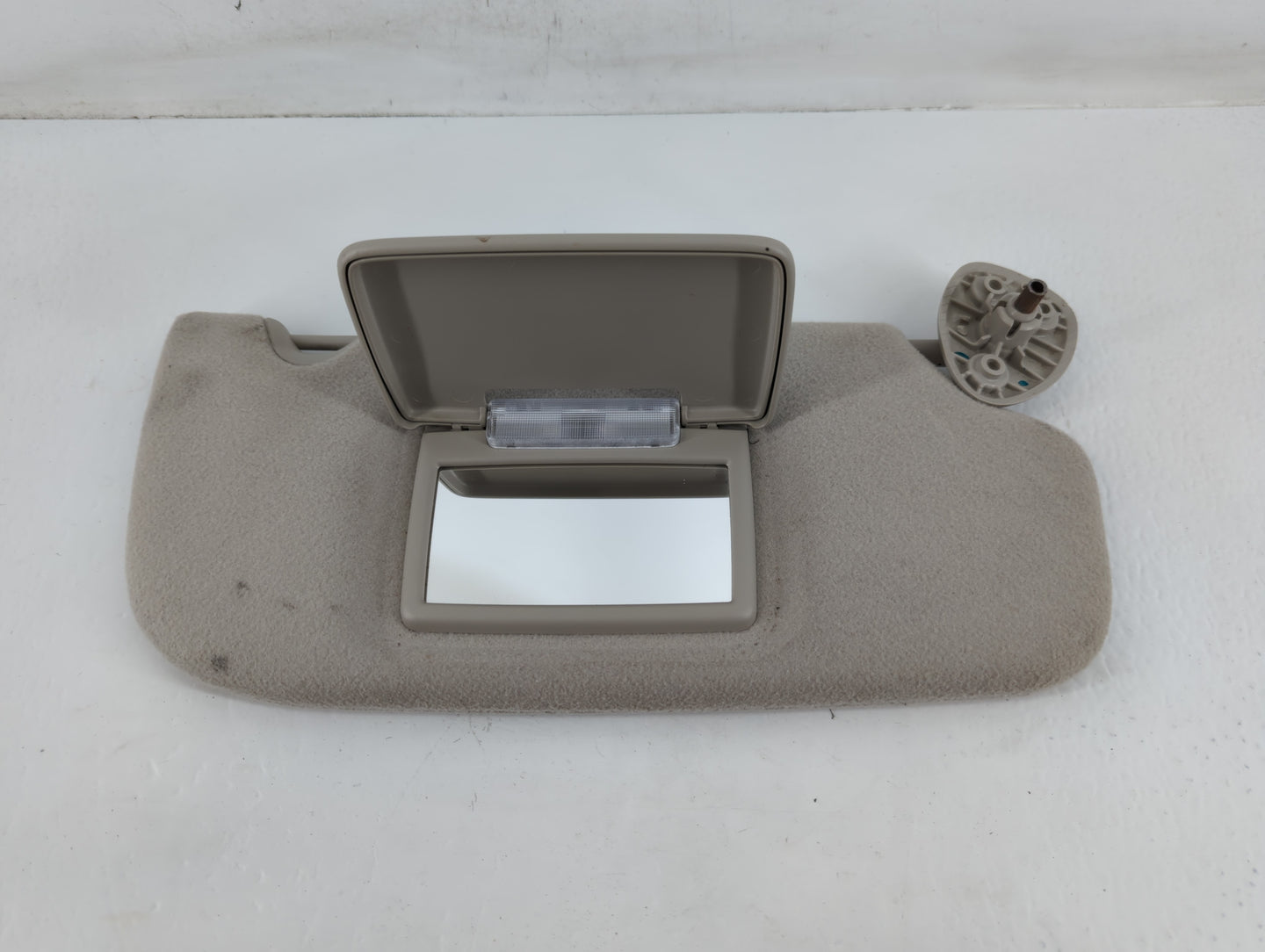 2005-2007 Buick Rainier Sun Visor Shade Replacement Passenger Right Mirror Fits Fits 2005 2006 2007 OEM Used Auto Parts - Oemusedautoparts1.com