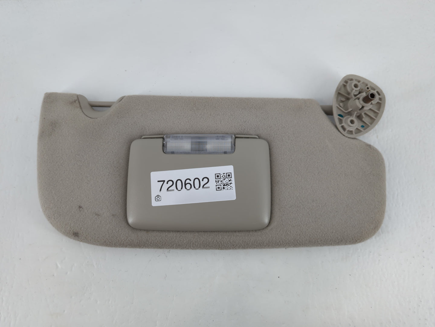 2005-2007 Buick Rainier Sun Visor Shade Replacement Passenger Right Mirror Fits Fits 2005 2006 2007 OEM Used Auto Parts - Oemusedautoparts1.com