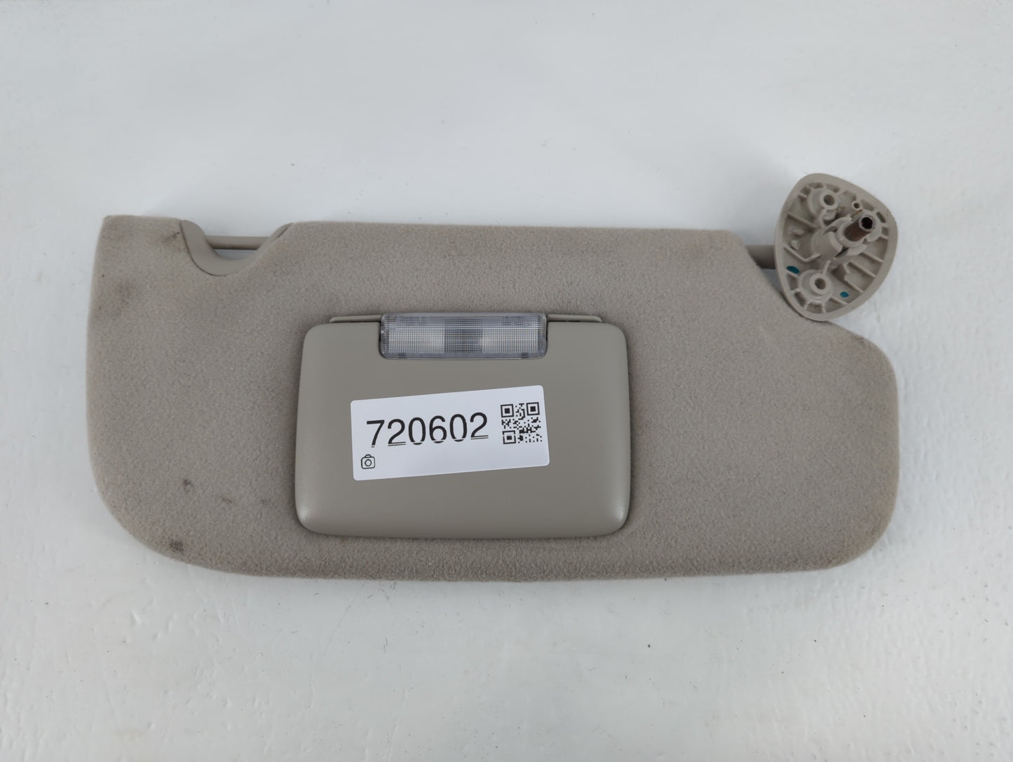 2005-2007 Buick Rainier Sun Visor Shade Replacement Passenger Right Mirror Fits Fits 2005 2006 2007 OEM Used Auto Parts - Oemusedautoparts1.com