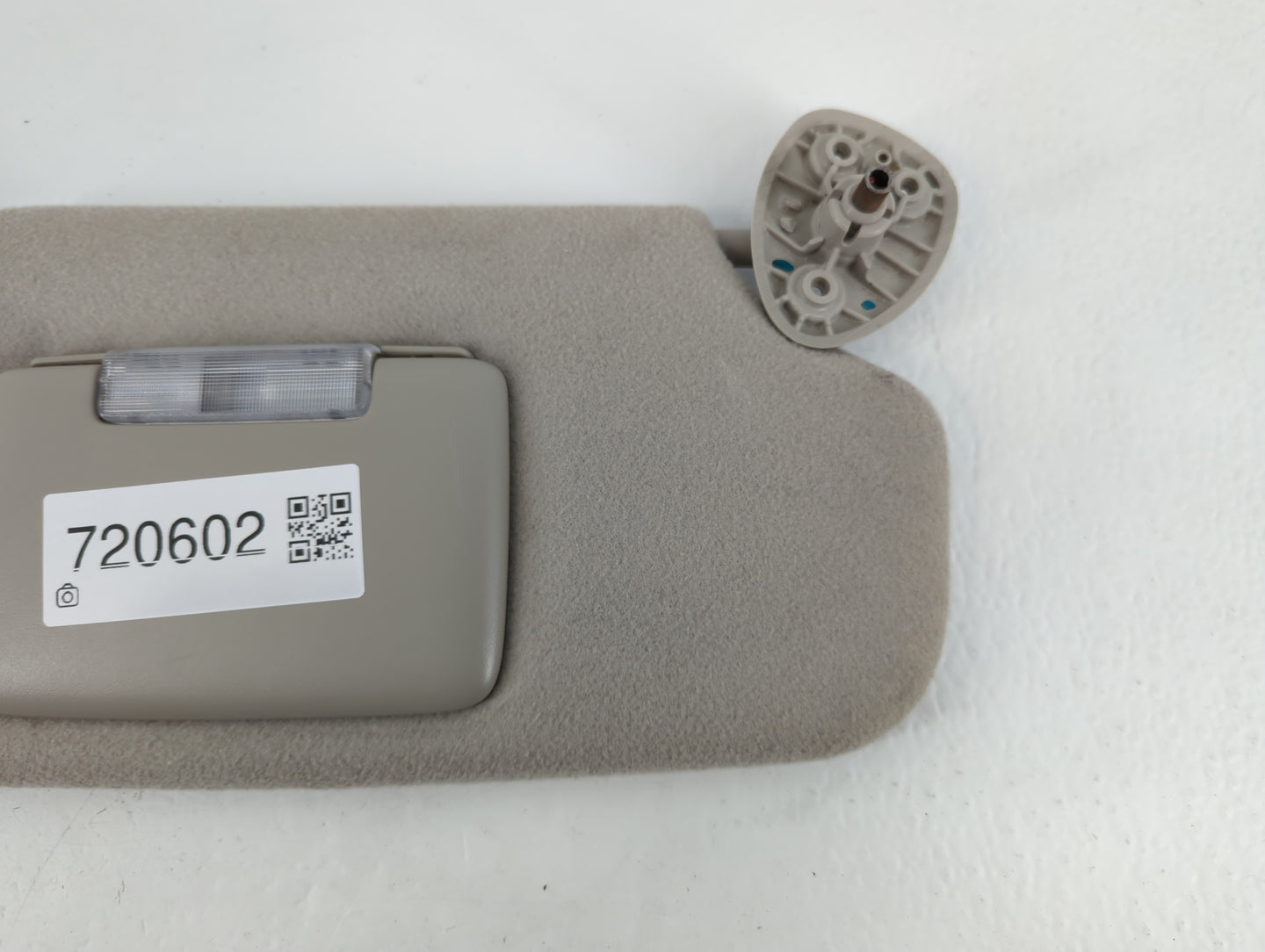 2005-2007 Buick Rainier Sun Visor Shade Replacement Passenger Right Mirror Fits Fits 2005 2006 2007 OEM Used Auto Parts - Oemusedautoparts1.com