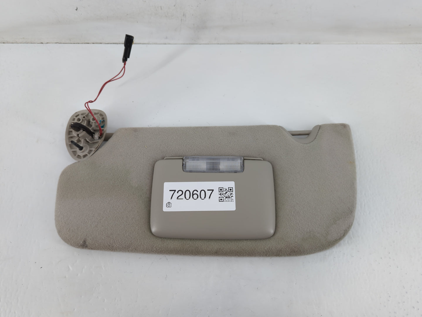 2005-2007 Buick Rainier Sun Visor Shade Replacement Passenger Right Mirror Fits Fits 2005 2006 2007 OEM Used Auto Parts - Oemusedautoparts1.com