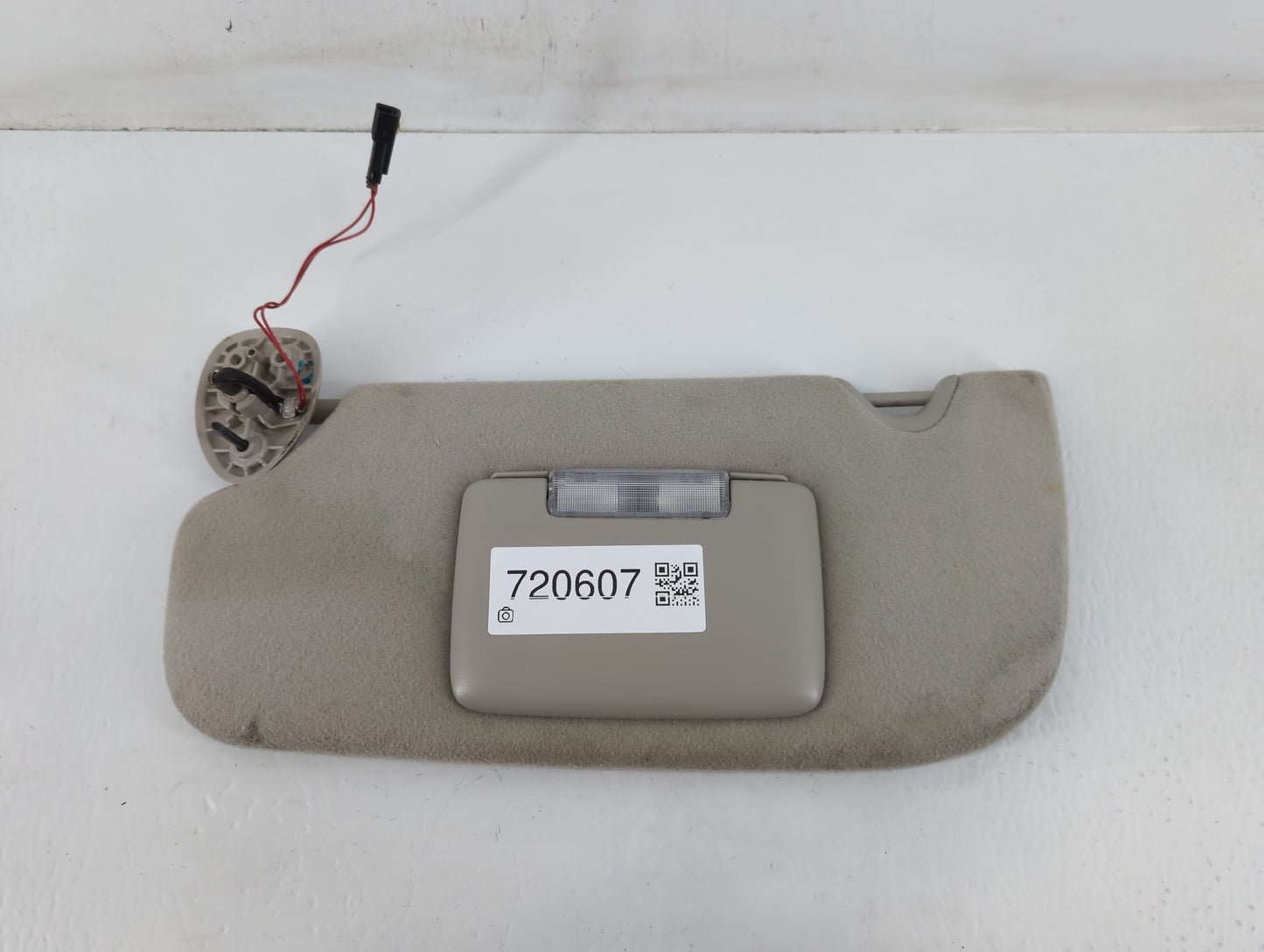 2005-2007 Buick Rainier Sun Visor Shade Replacement Passenger Right Mirror Fits Fits 2005 2006 2007 OEM Used Auto Parts - Oemusedautoparts1.com