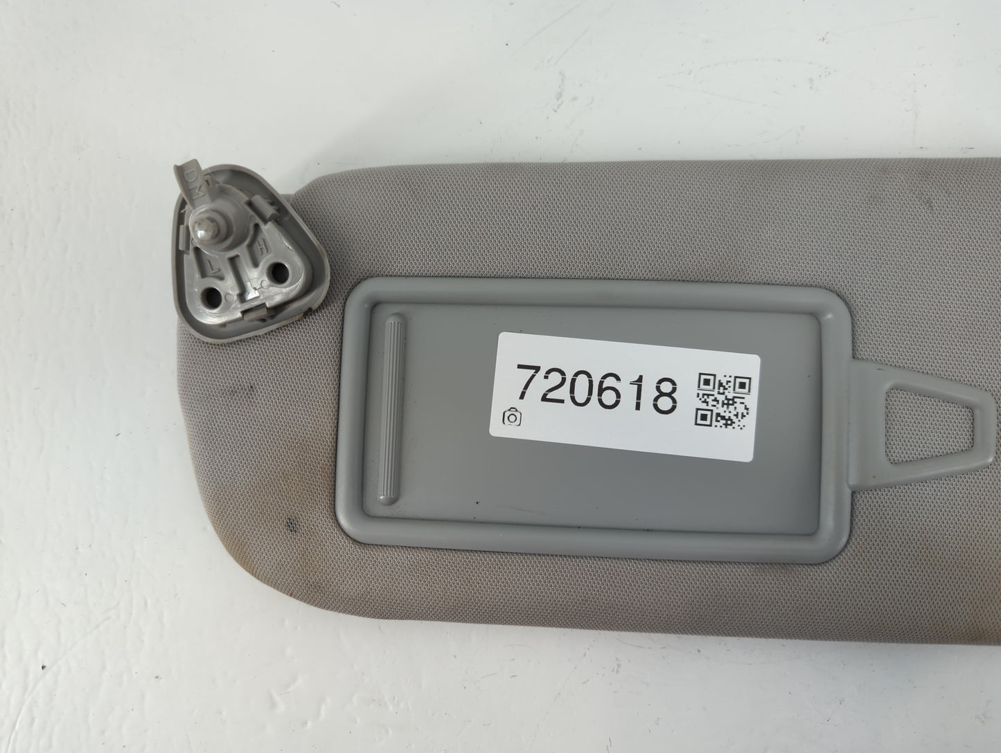 2013-2019 Hyundai Santa Fe Sun Visor Shade Replacement Driver Left Mirror Fits Fits 2013 2014 2015 2016 2017 2018 2019 OEM Used Auto Parts - Oemusedautoparts1.com
