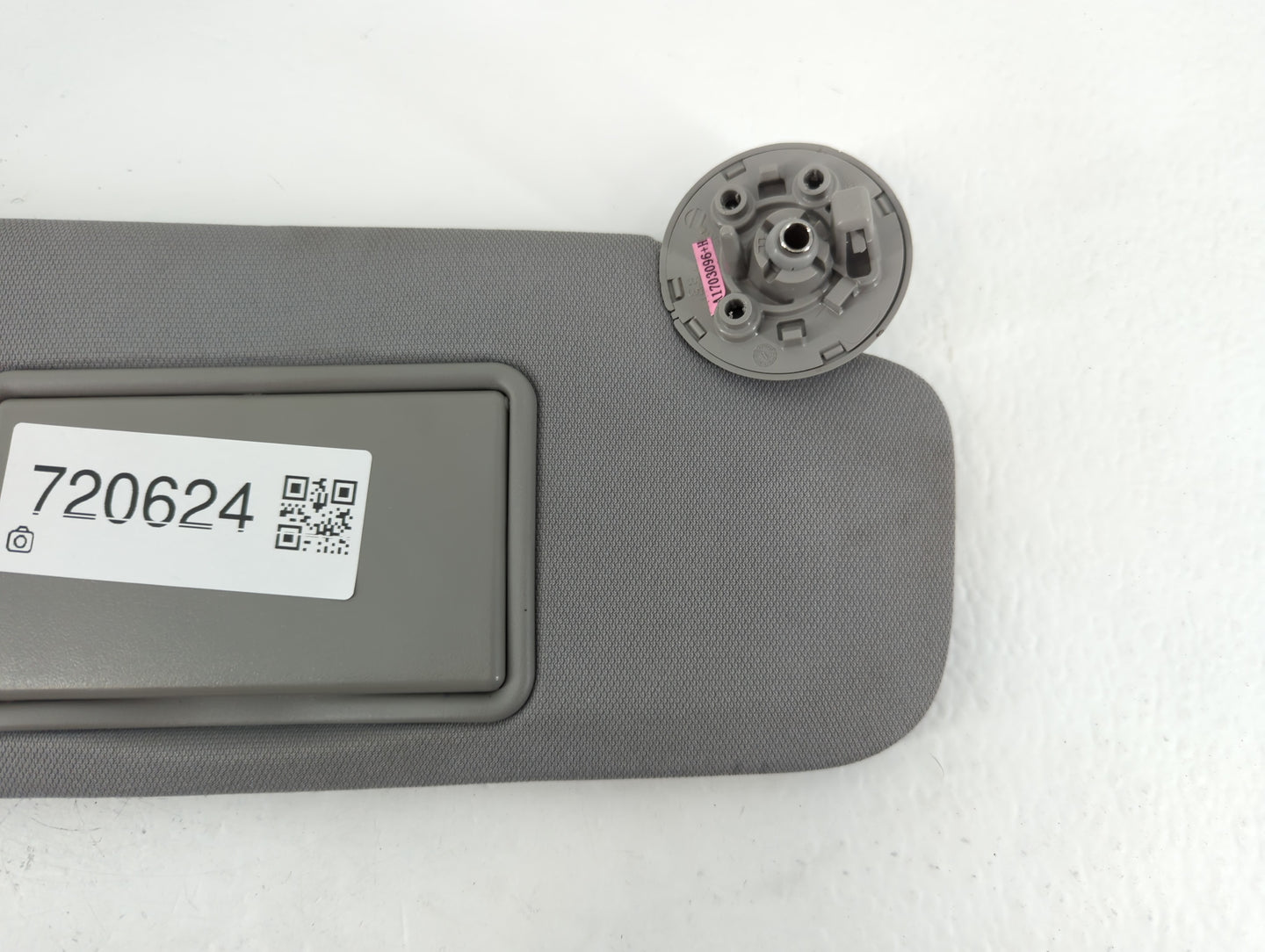 2016-2021 Chevrolet Malibu Sun Visor Shade Replacement Passenger Right Mirror Fits Fits 2016 2017 2018 2019 2020 2021 OEM Used Auto Parts - Oemusedautoparts1.com