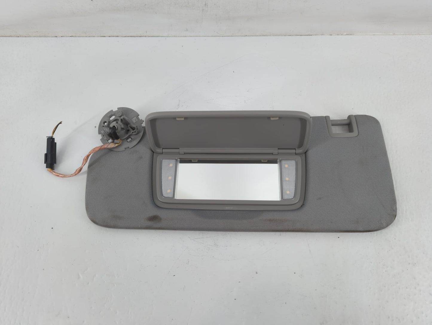 2018-2019 Chevrolet Equinox Sun Visor Shade Replacement Driver Left Mirror Fits Fits 2018 2019 OEM Used Auto Parts - Oemusedautoparts1.com