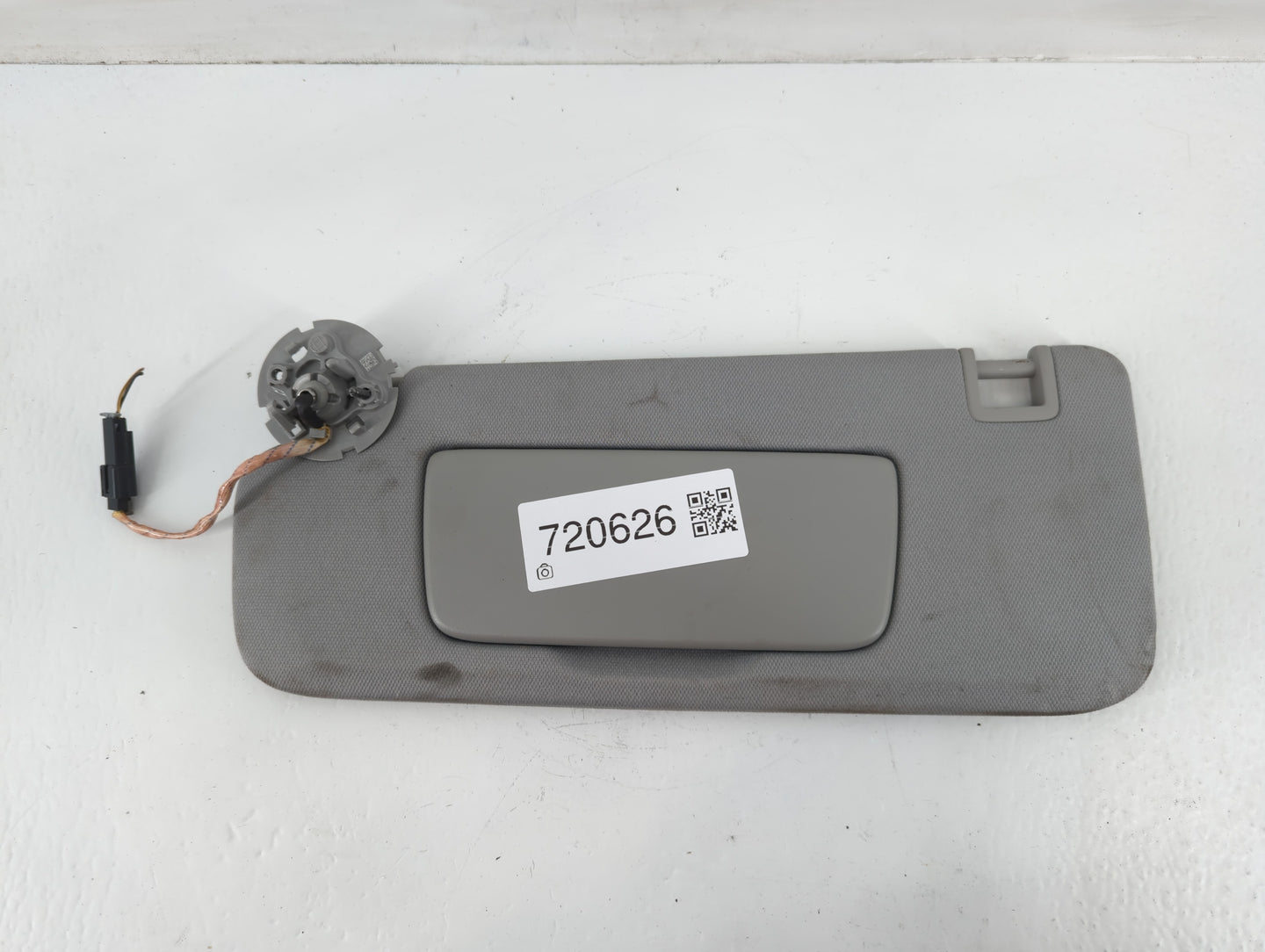 2018-2019 Chevrolet Equinox Sun Visor Shade Replacement Driver Left Mirror Fits Fits 2018 2019 OEM Used Auto Parts - Oemusedautoparts1.com