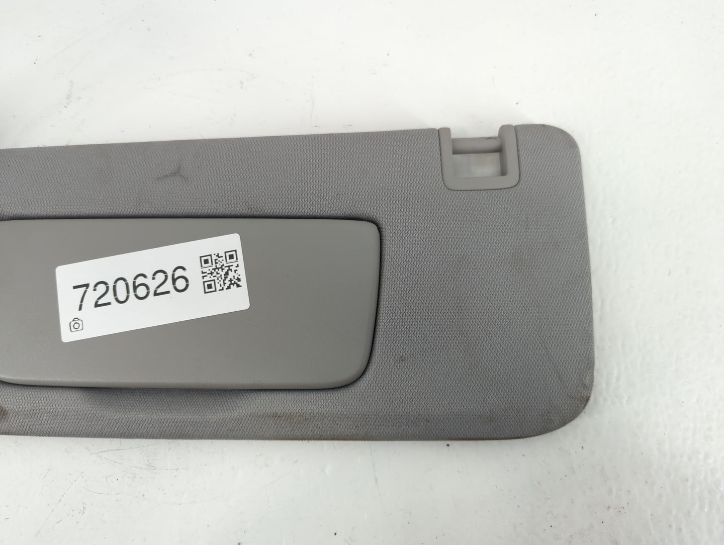 2018-2019 Chevrolet Equinox Sun Visor Shade Replacement Driver Left Mirror Fits Fits 2018 2019 OEM Used Auto Parts - Oemusedautoparts1.com