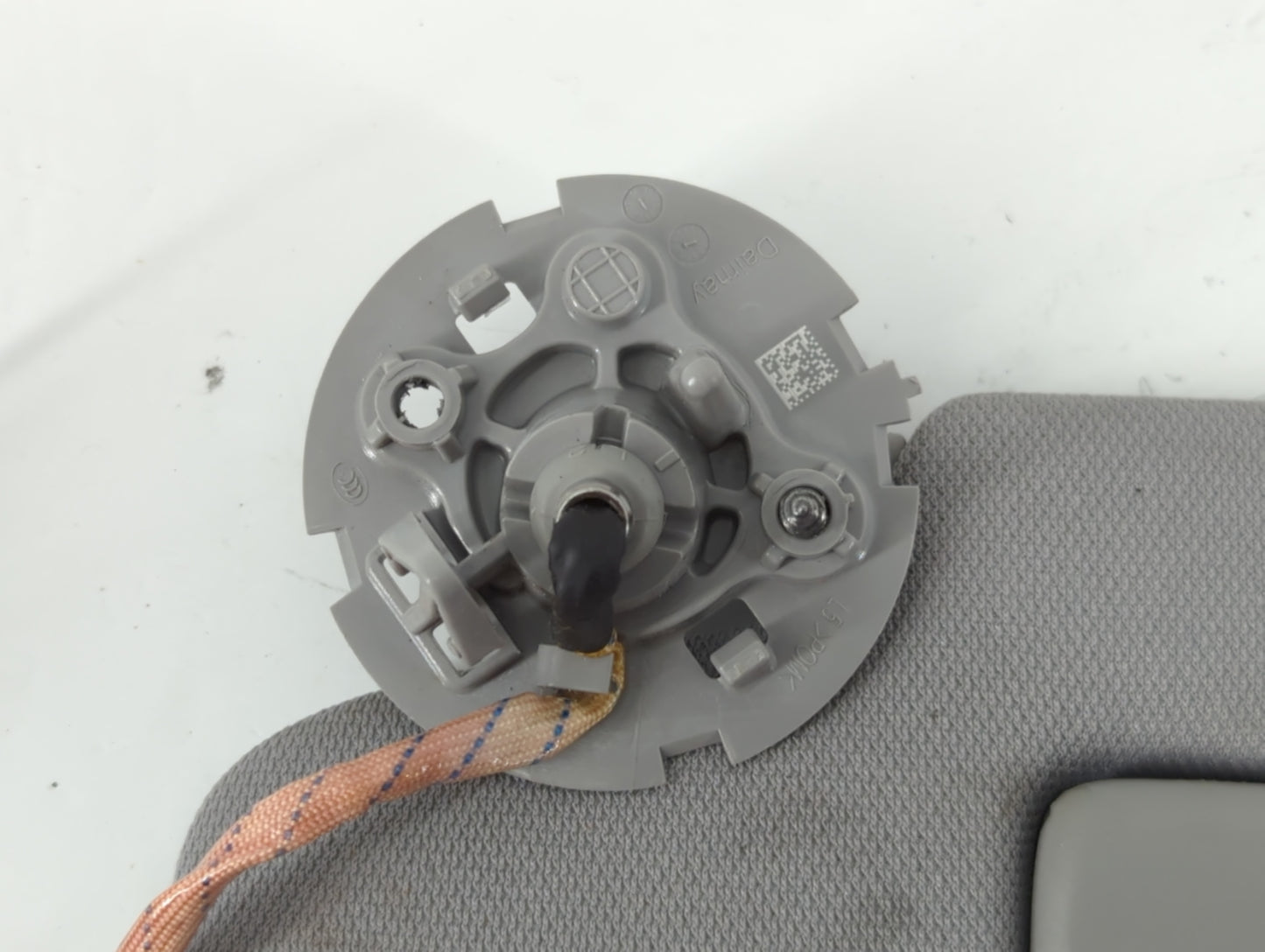 2018-2019 Chevrolet Equinox Sun Visor Shade Replacement Driver Left Mirror Fits Fits 2018 2019 OEM Used Auto Parts - Oemusedautoparts1.com