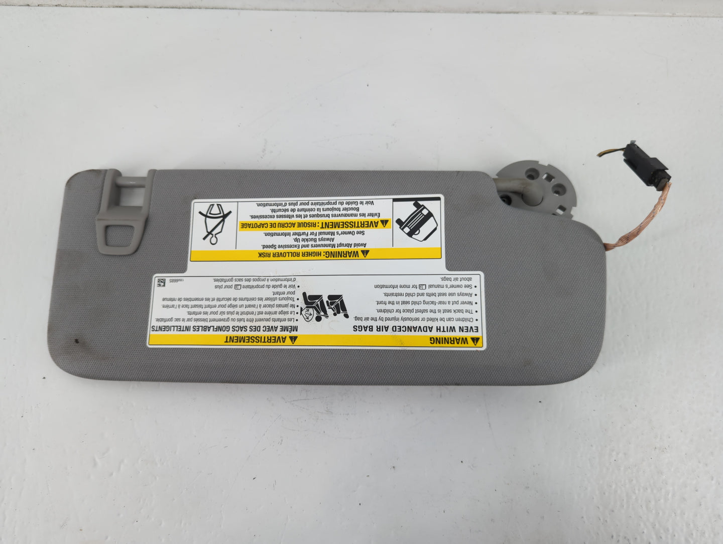 2018-2019 Chevrolet Equinox Sun Visor Shade Replacement Driver Left Mirror Fits Fits 2018 2019 OEM Used Auto Parts - Oemusedautoparts1.com