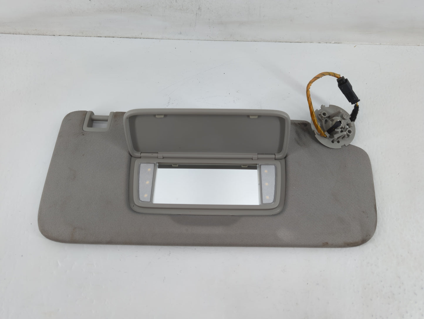 2018-2020 Buick Enclave Sun Visor Shade Replacement Passenger Right Mirror Fits Fits 2018 2019 2020 OEM Used Auto Parts - Oemusedautoparts1.com