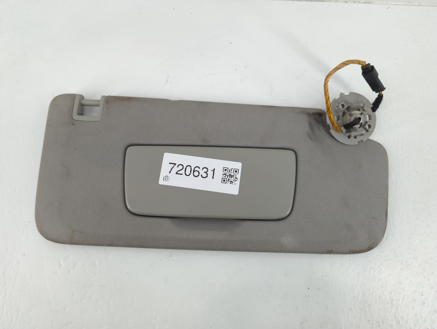 2018-2020 Buick Enclave Sun Visor Shade Replacement Passenger Right Mirror Fits Fits 2018 2019 2020 OEM Used Auto Parts - Oemusedautoparts1.com