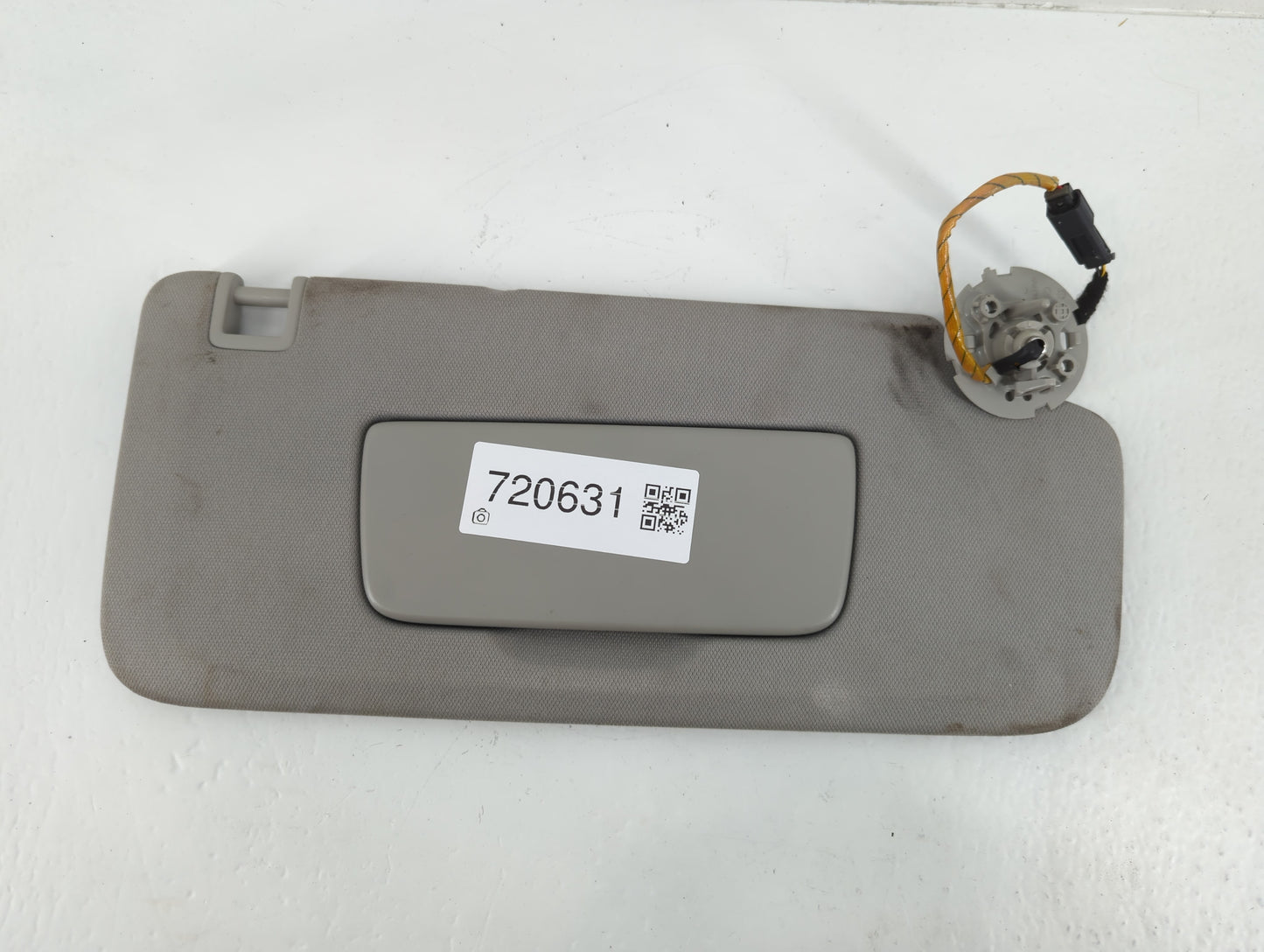 2018-2020 Buick Enclave Sun Visor Shade Replacement Passenger Right Mirror Fits Fits 2018 2019 2020 OEM Used Auto Parts - Oemusedautoparts1.com