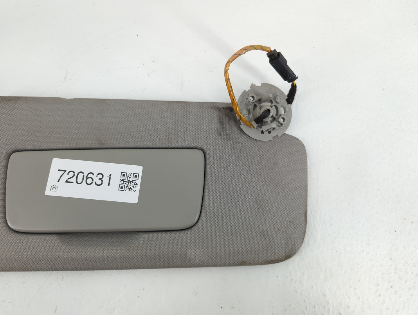 2018-2020 Buick Enclave Sun Visor Shade Replacement Passenger Right Mirror Fits Fits 2018 2019 2020 OEM Used Auto Parts - Oemusedautoparts1.com