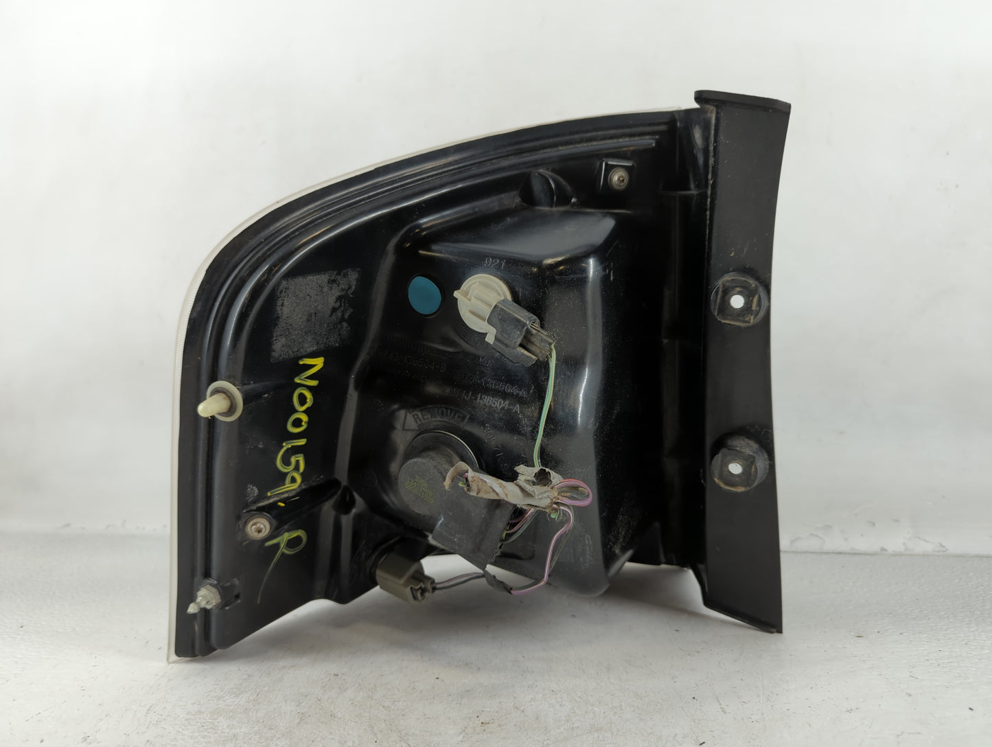 2007-2010 Ford Edge Tail Light Assembly Passenger Right OEM P/N:7T43-13B504-B Fits Fits 2007 2008 2009 2010 OEM Used Auto Parts - Oemusedautoparts1.com