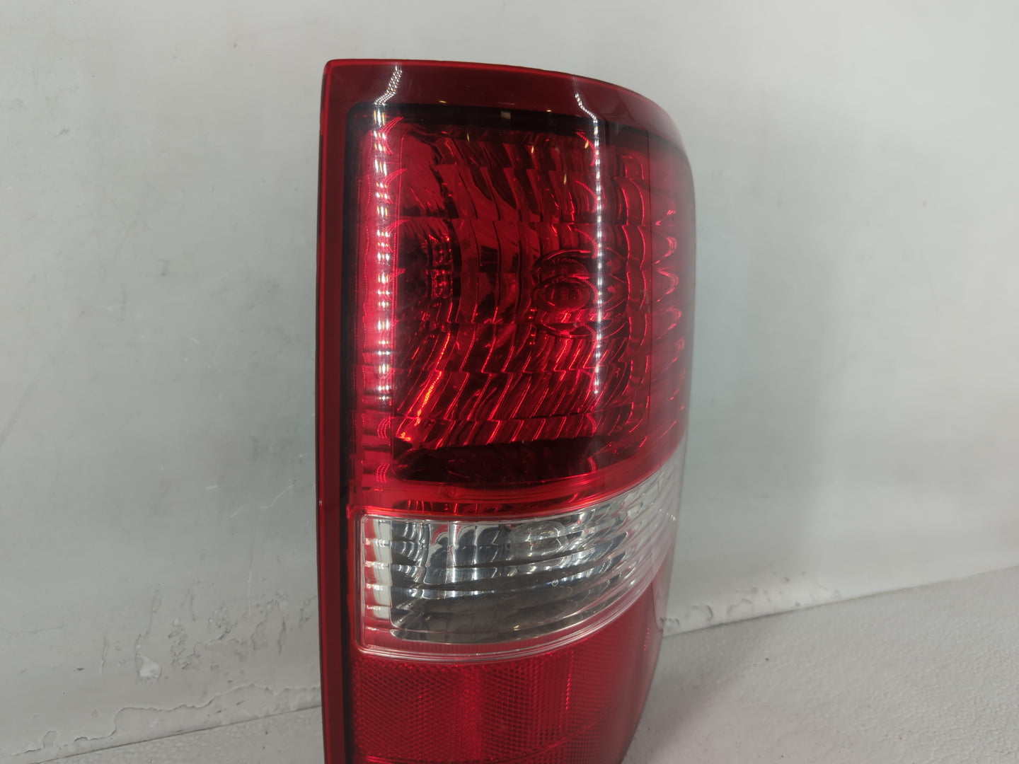 2004-2008 Ford F-150 Tail Light Assembly Passenger Right OEM P/N:6L34-13B504-B 6L34-13B504-A Fits Fits 2004 2005 2006 2007 2008 OEM Used Auto Parts - Oemusedautoparts1.com