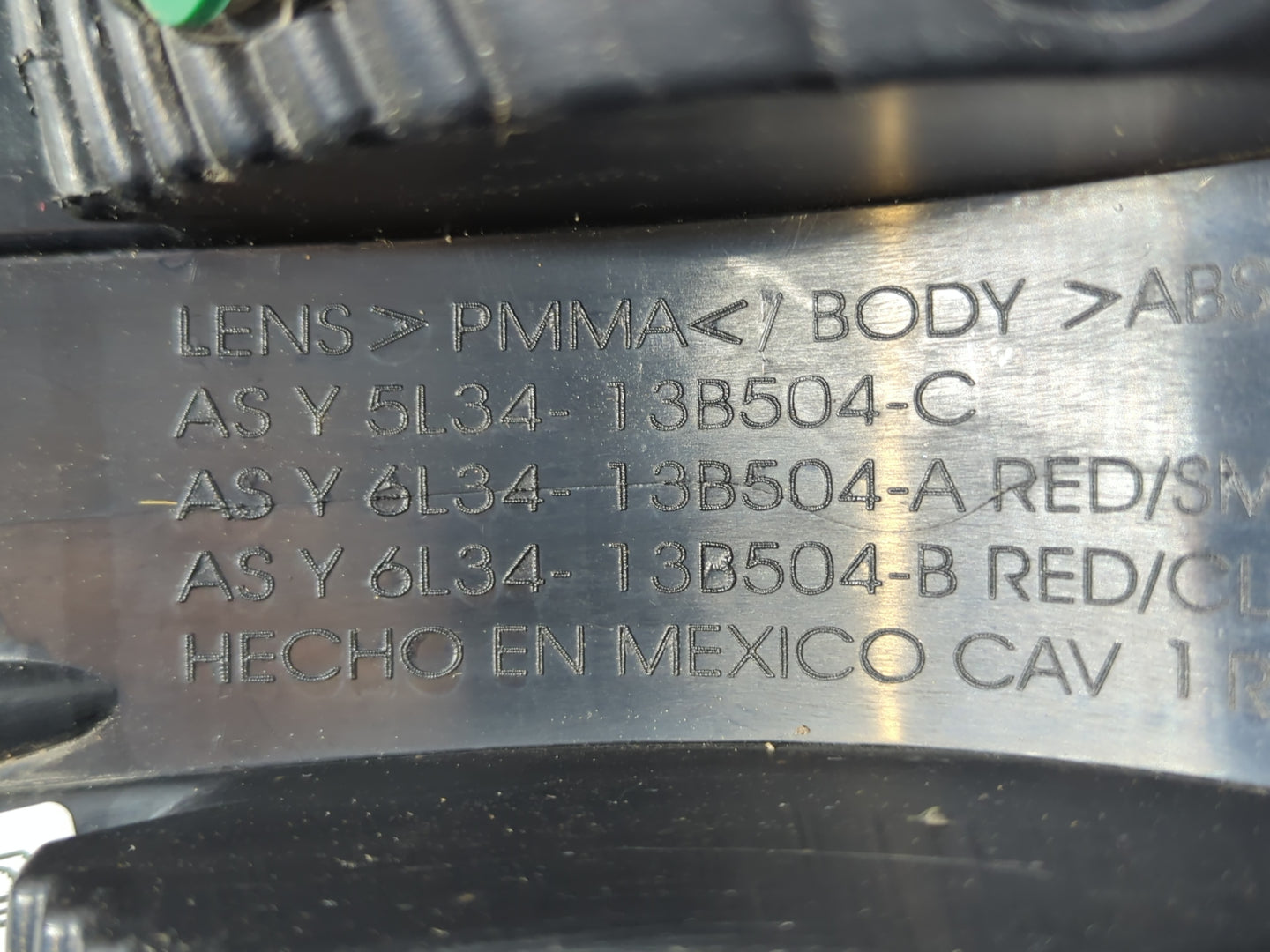 2004-2008 Ford F-150 Tail Light Assembly Passenger Right OEM P/N:6L34-13B504-B 6L34-13B504-A Fits Fits 2004 2005 2006 2007 2008 OEM Used Auto Parts - Oemusedautoparts1.com