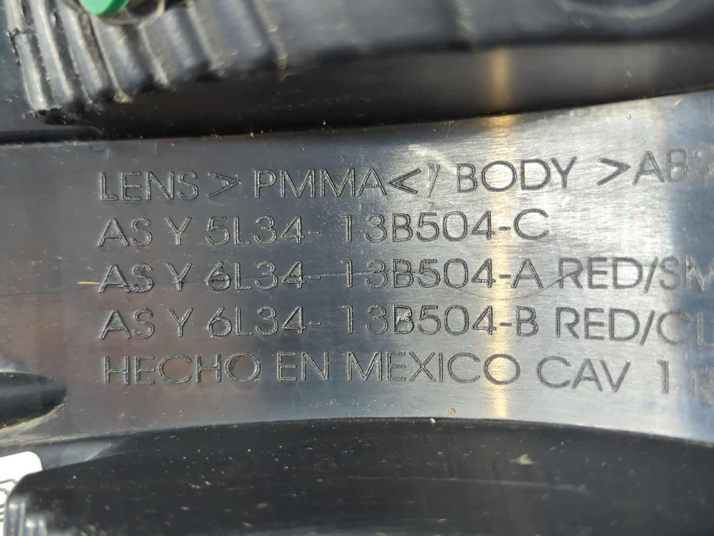 2004-2008 Ford F-150 Tail Light Assembly Passenger Right OEM P/N:6L34-13B504-B 6L34-13B504-A Fits Fits 2004 2005 2006 2007 2008 OEM Used Auto Parts - Oemusedautoparts1.com