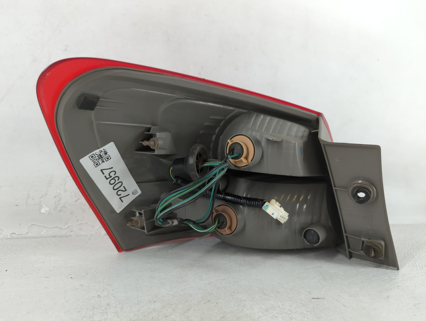 2008-2015 Nissan Rogue Tail Light Assembly Passenger Right OEM Fits Fits 2008 2009 2010 2011 2012 2013 2014 2015 OEM Used Auto Parts - Oemusedautoparts1.com