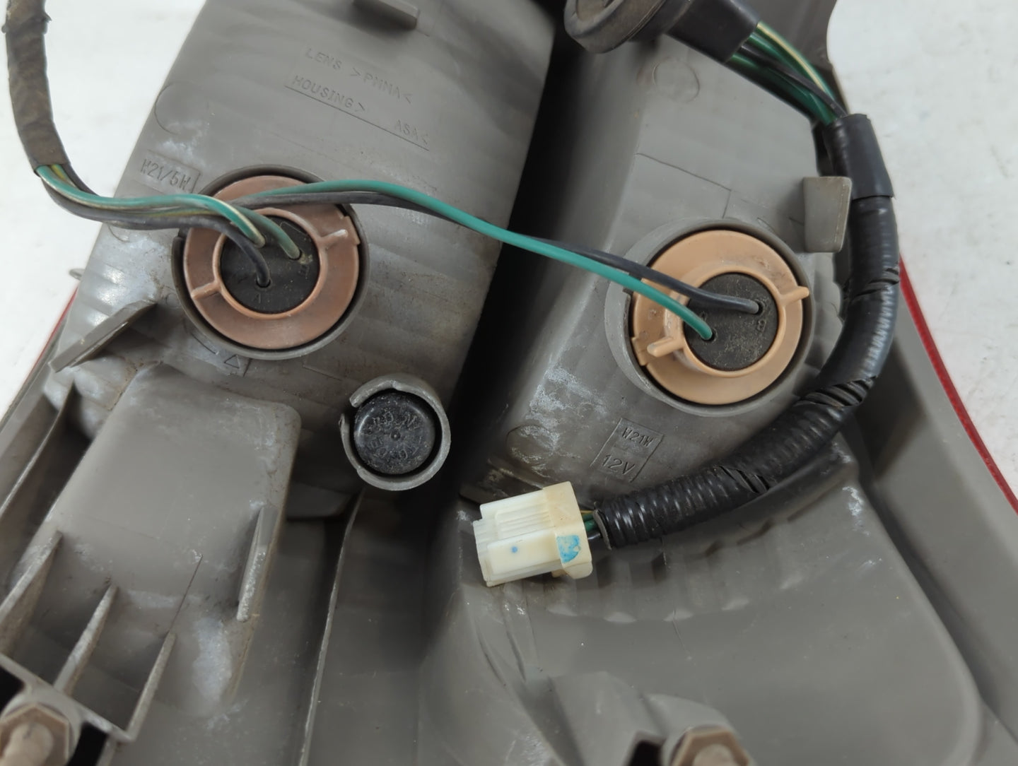 2008-2015 Nissan Rogue Tail Light Assembly Driver Left OEM Fits Fits 2008 2009 2010 2011 2012 2013 2014 2015 OEM Used Auto Parts - Oemusedautoparts1.com