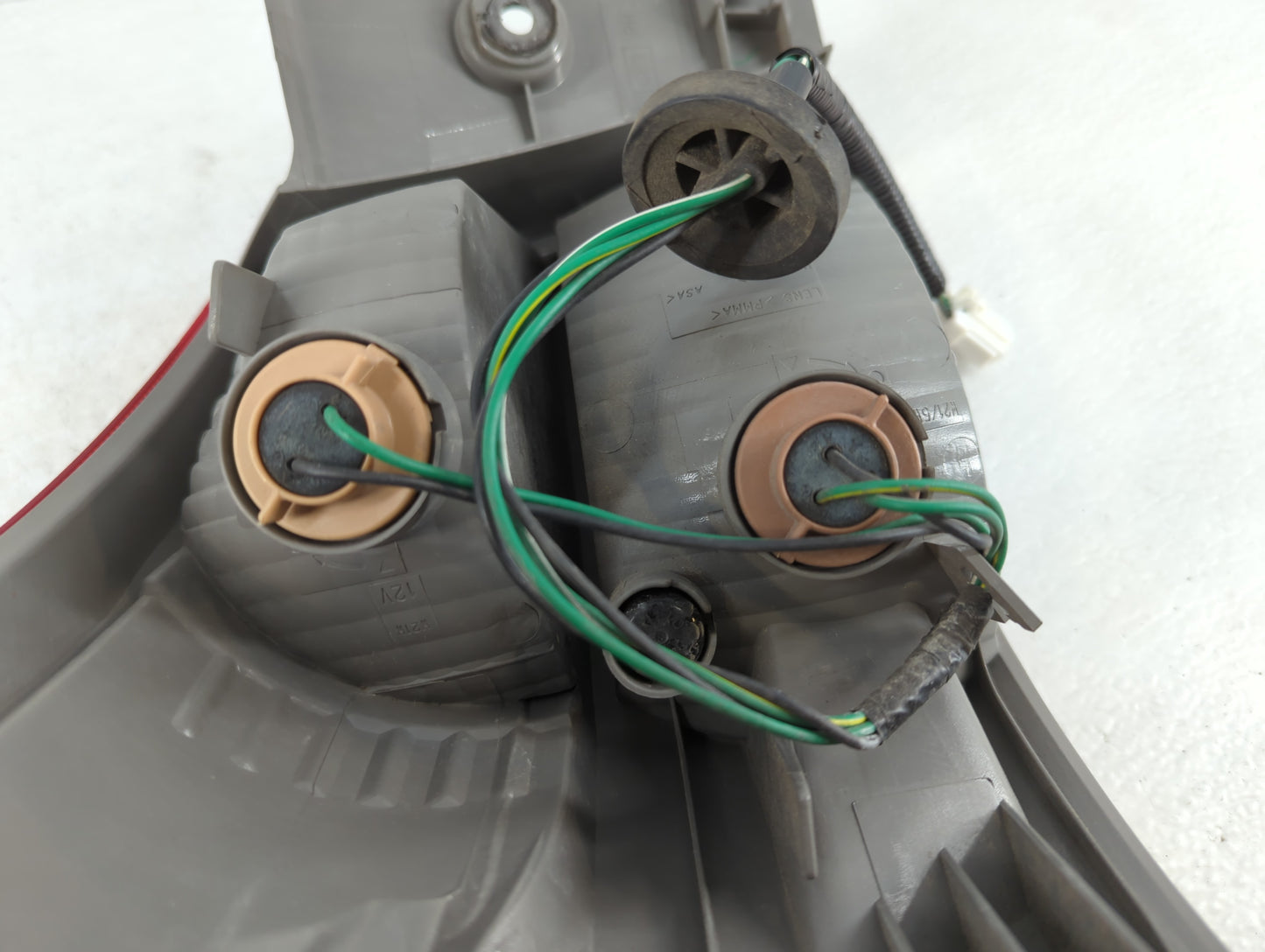 2008-2015 Nissan Rogue Tail Light Assembly Passenger Right OEM Fits Fits 2008 2009 2010 2011 2012 2013 2014 2015 OEM Used Auto Parts - Oemusedautoparts1.com