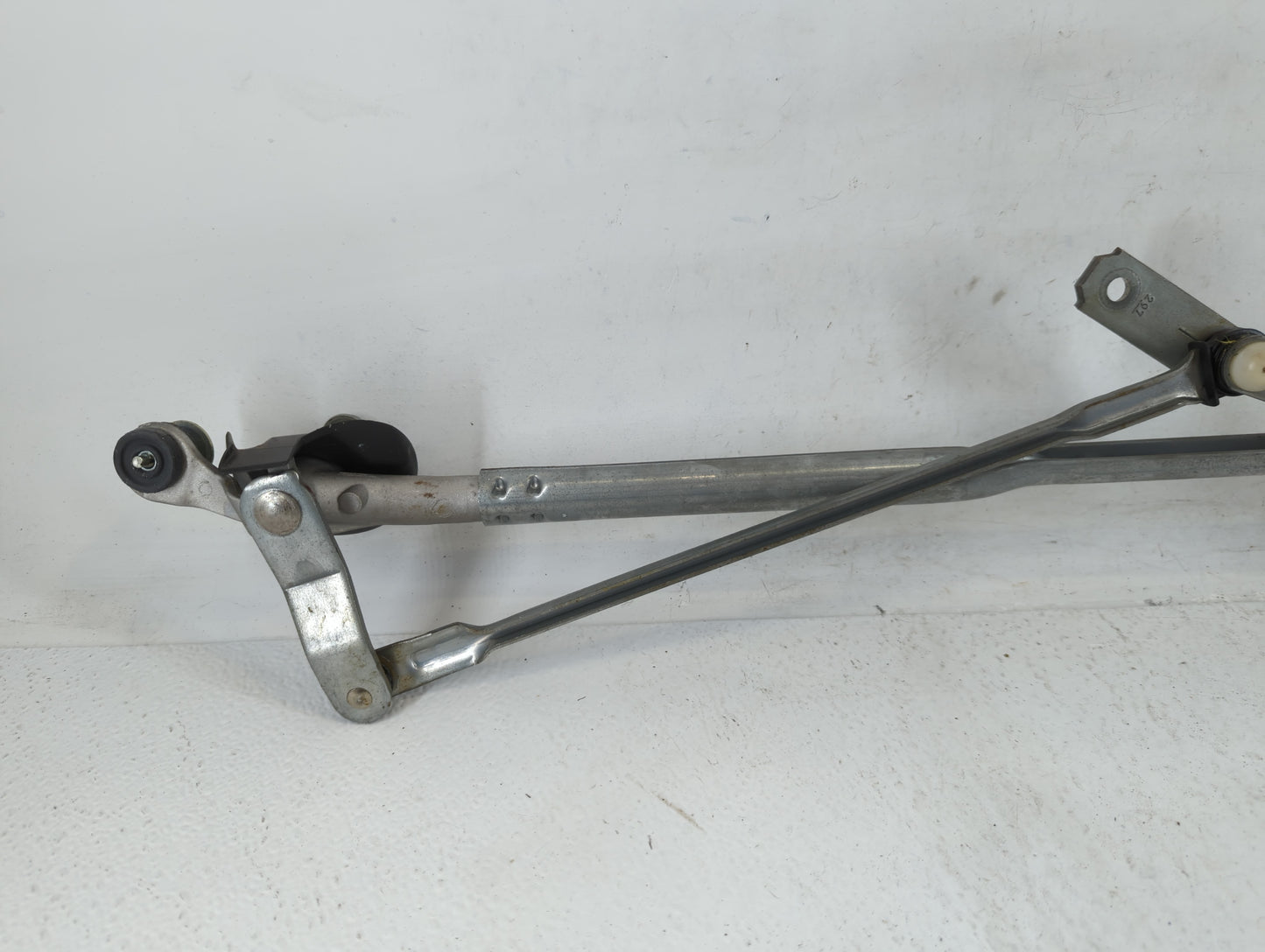 2022 Chrysler 300 Front Windshield Wiper Motor Fits OEM Used Auto Parts - Oemusedautoparts1.com