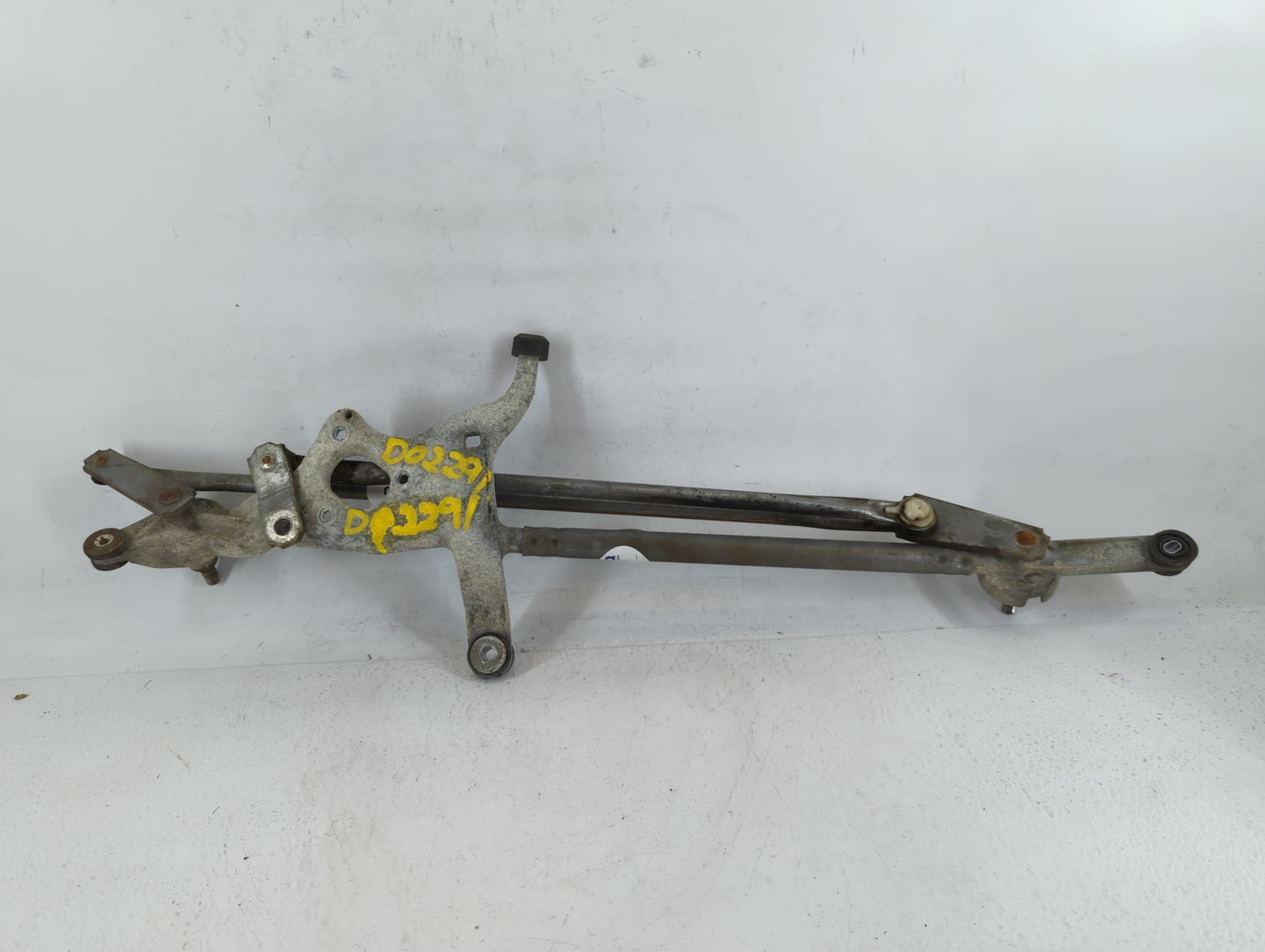 2006-2016 Chevrolet Impala Front Windshield Wiper Motor Fits Fits 2006 2007 2008 2009 2010 2011 2012 2013 2014 2015 2016 OEM Used Auto Parts - Oemusedautoparts1.com