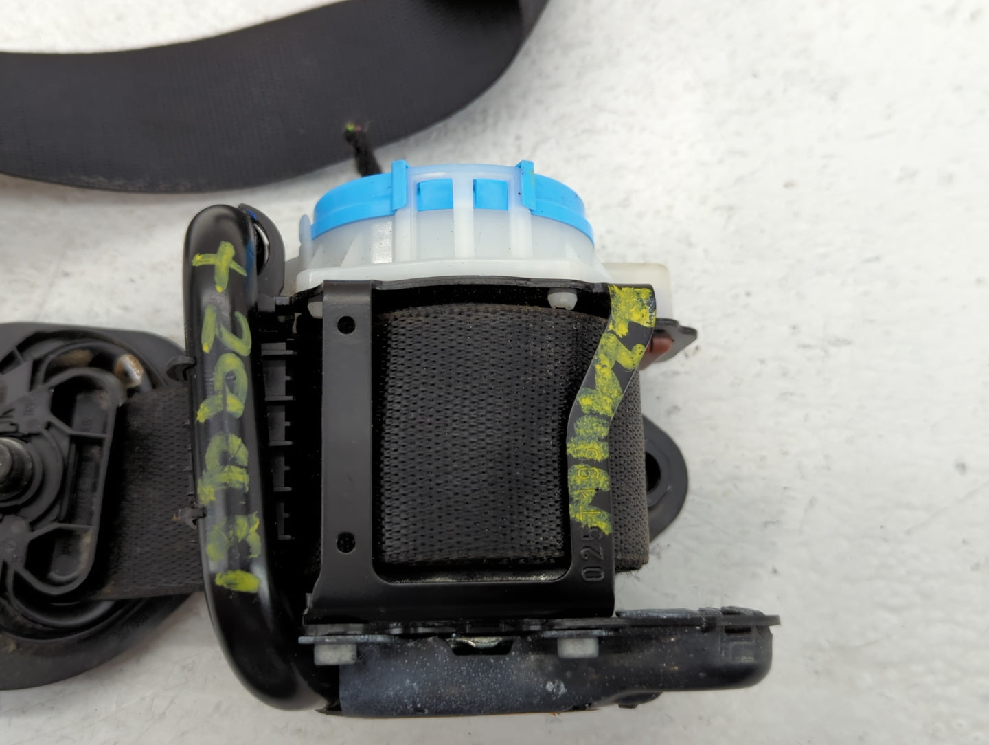 2013-2019 Mercedes-benz B250 Driver Left Seat Belt Front Retractor - Oemusedautoparts1.com