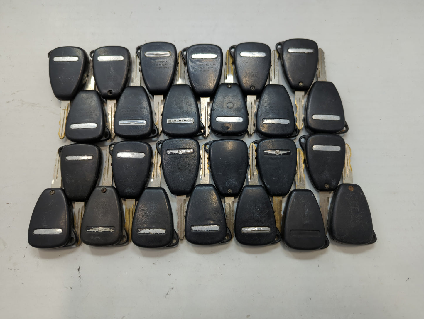 Lot of 25 Dodge Keyless Entry Remote Fob MIXED FCC IDS MIXED PART NUMBERS - Oemusedautoparts1.com