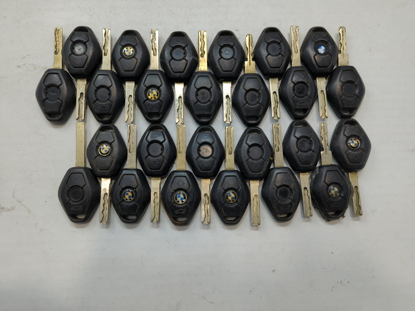 Lot of 25 Bmw Keyless Entry Remote Fob LX8-FZV MIXED PART NUMBERS - Oemusedautoparts1.com