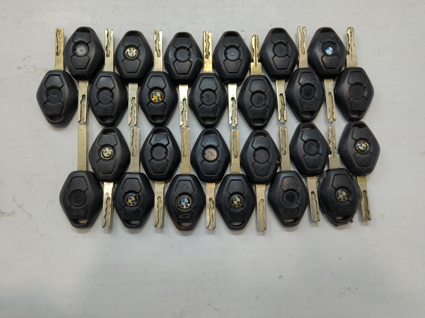 Lot of 25 Bmw Keyless Entry Remote Fob LX8-FZV MIXED PART NUMBERS - Oemusedautoparts1.com