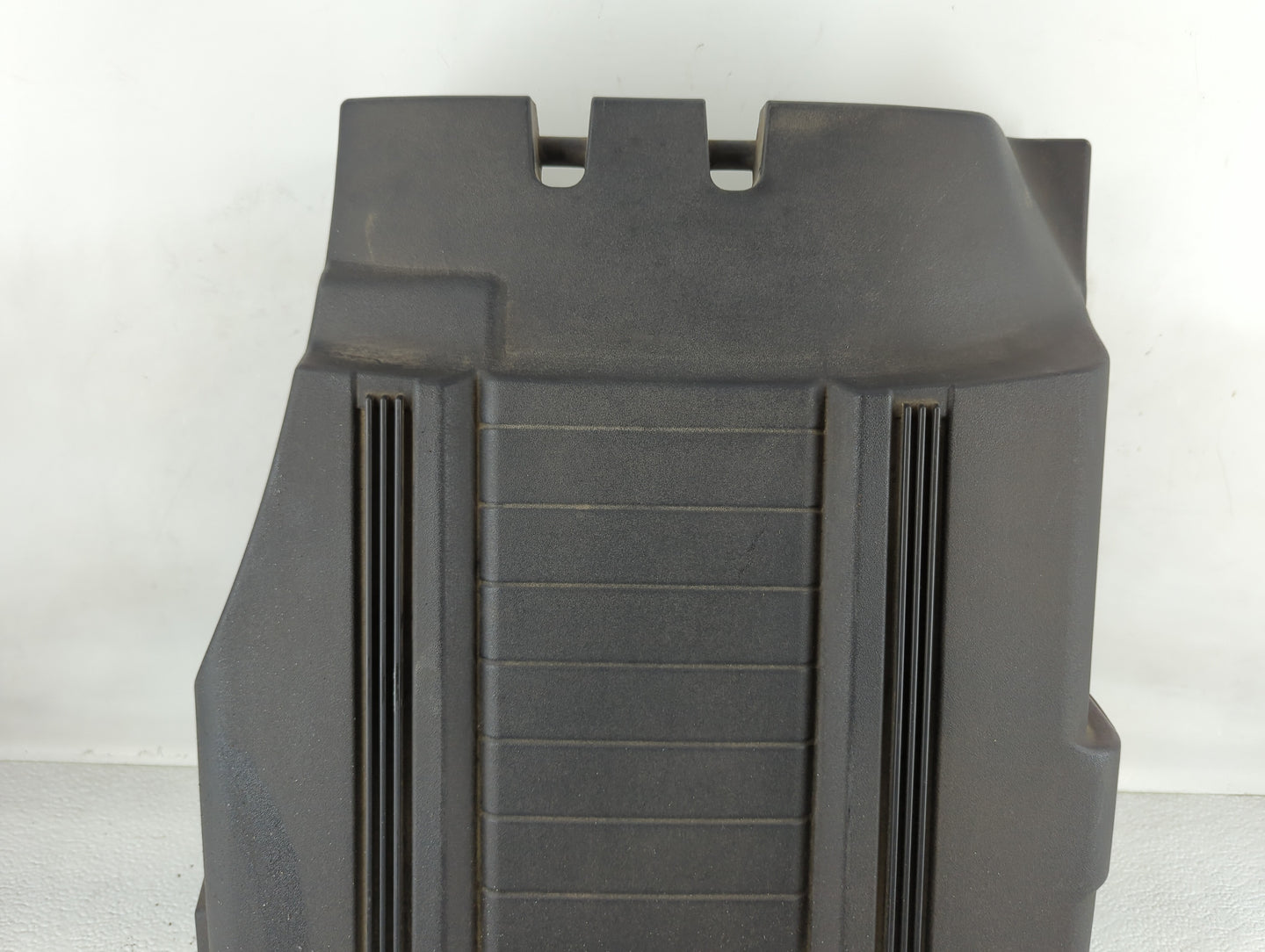 2011 Cadillac Escalade Engine Cover - Oemusedautoparts1.com