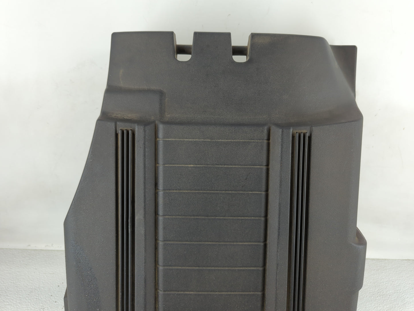 2011 Cadillac Escalade Engine Cover - Oemusedautoparts1.com