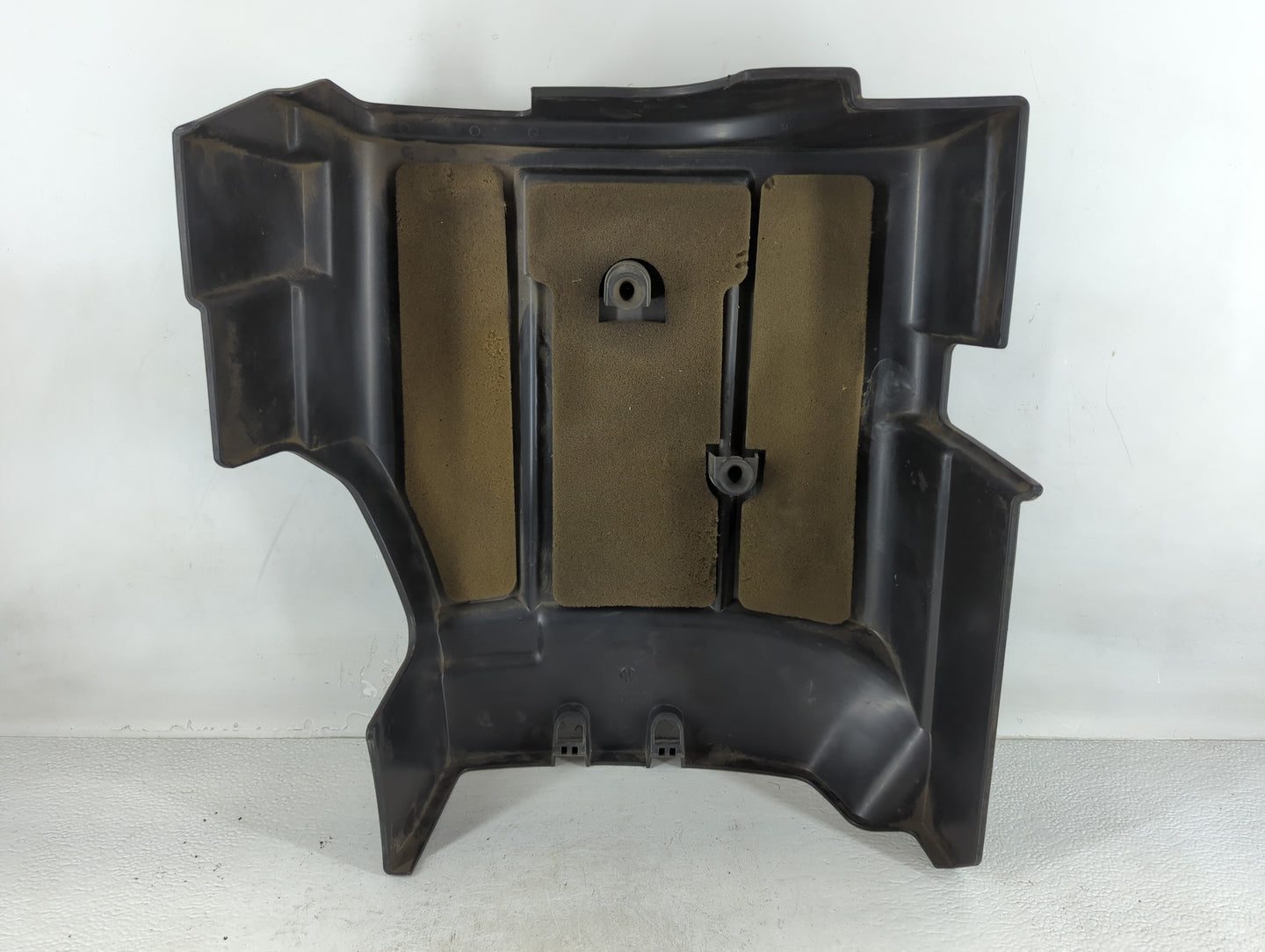 2011 Cadillac Escalade Engine Cover - Oemusedautoparts1.com
