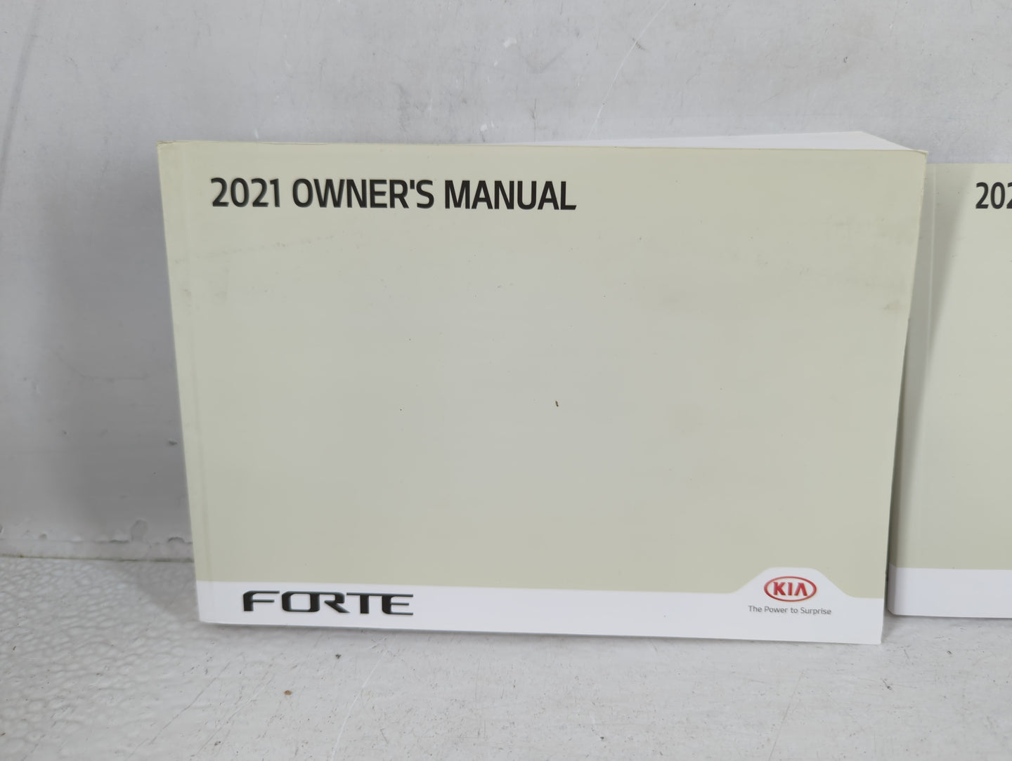 2021 Kia Forte Owners Manual Book Guide P/N:DLS4-EU0OB OEM Used Auto Parts - Oemusedautoparts1.com