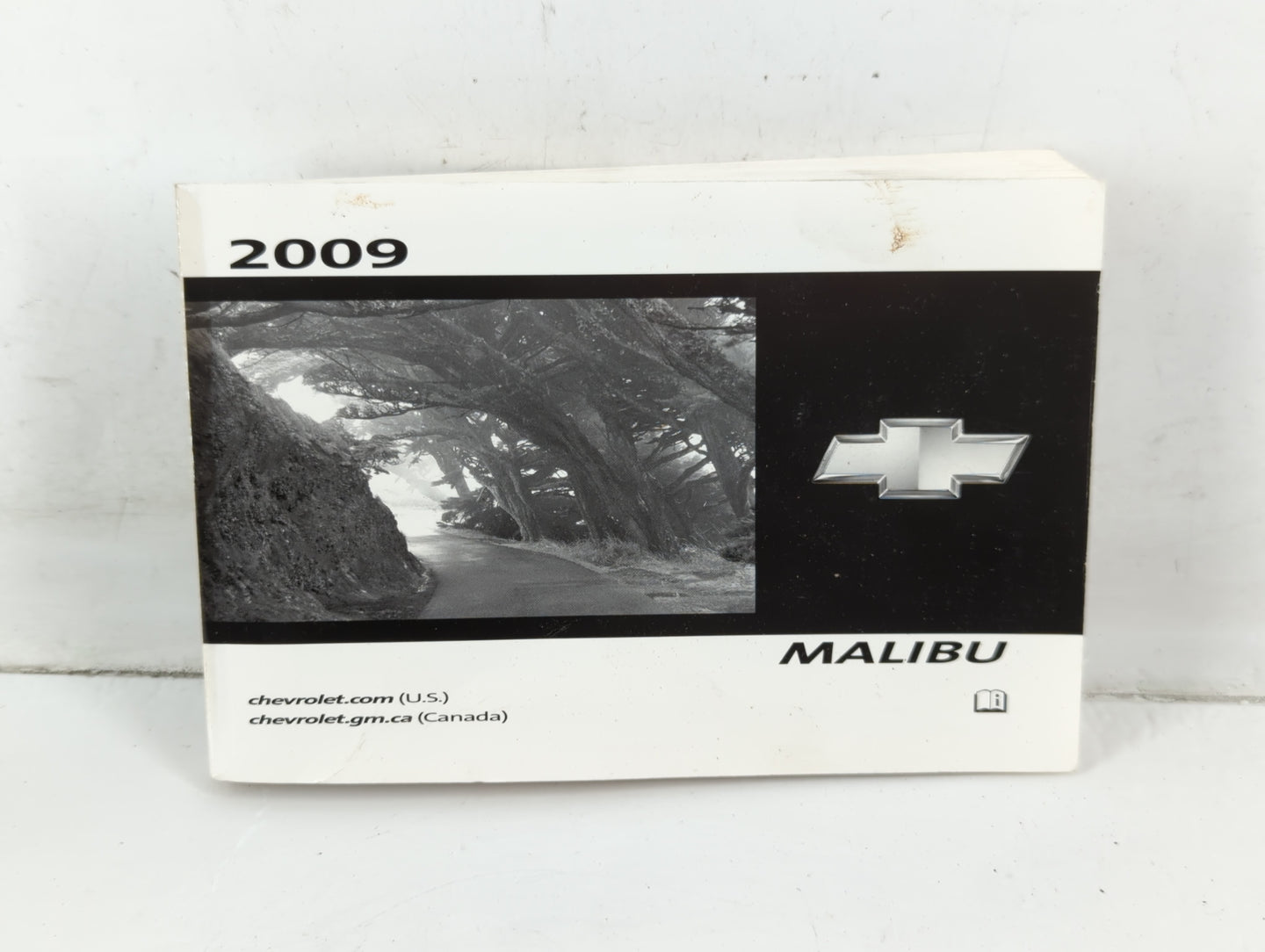 2009 Chevrolet Malibu Owners Manual Book Guide P/N:15898474 A OEM Used Auto Parts - Oemusedautoparts1.com