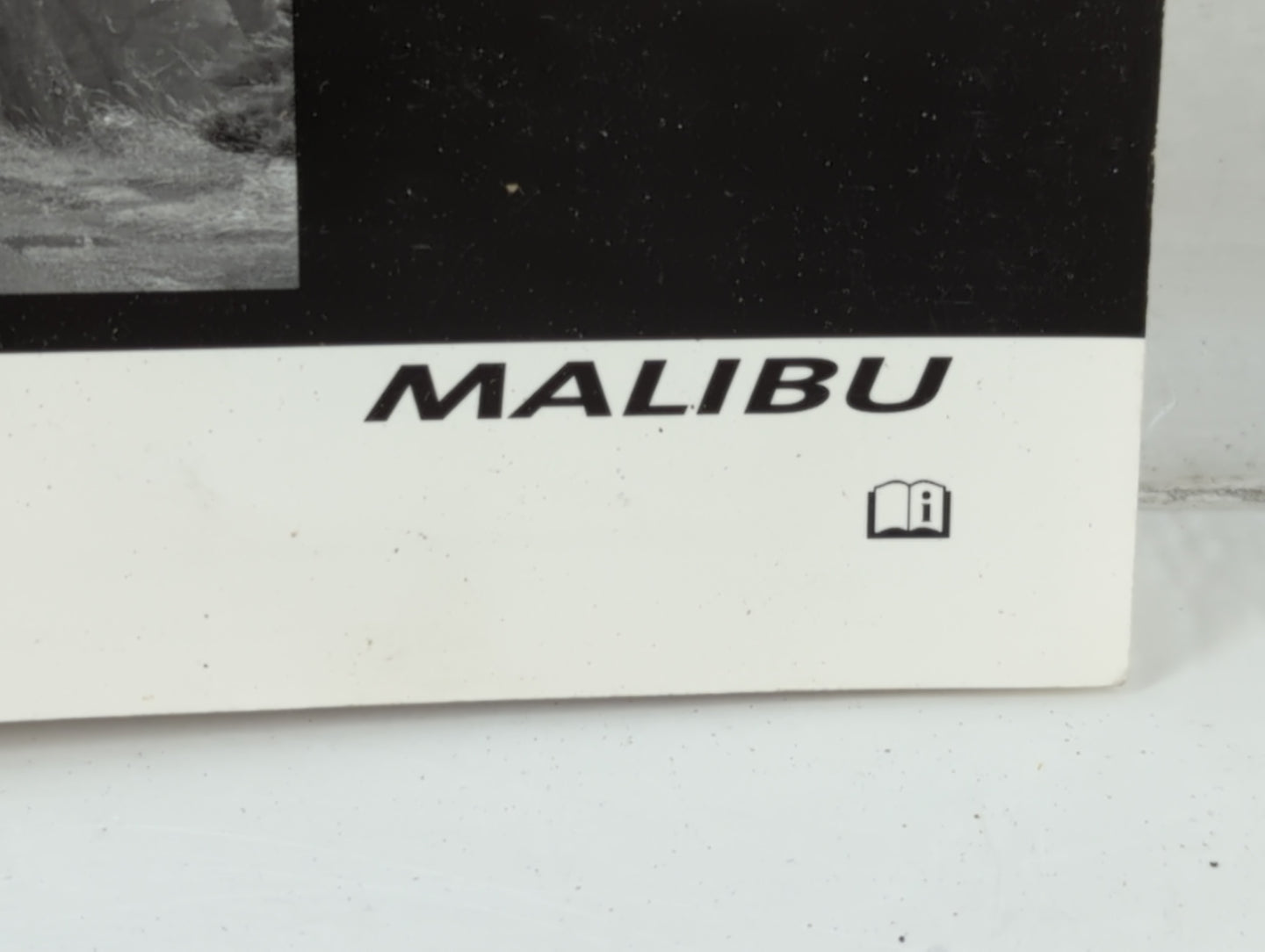 2009 Chevrolet Malibu Owners Manual Book Guide P/N:15898474 A OEM Used Auto Parts - Oemusedautoparts1.com