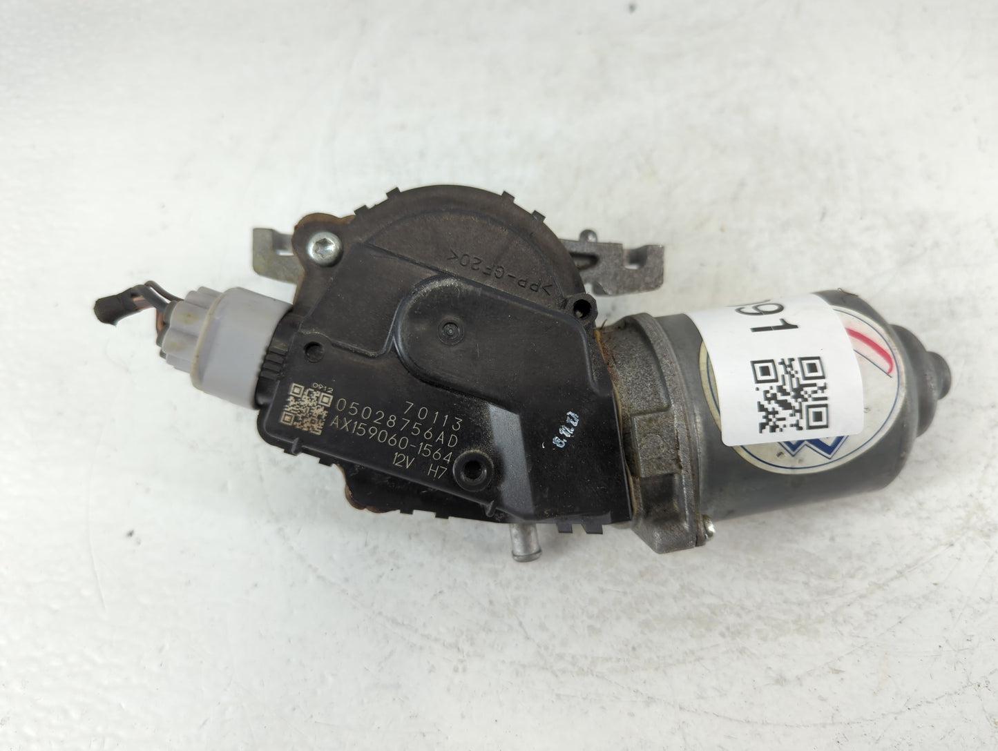 2008-2022 Dodge Challenger Front Windshield Wiper Motor P/N:AX159060-1564 05028756AD Fits OEM Used Auto Parts - Oemusedautoparts1.com