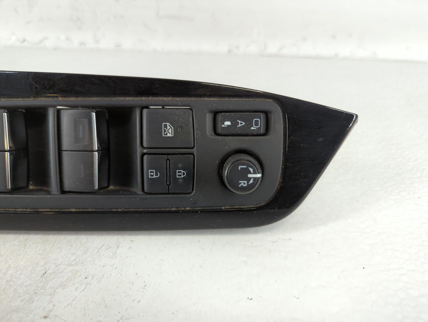 2020 Chrysler 200 Master Power Window Switch Replacement Driver Side Left P/N:285-0104 TM1221 84040-12210 Fits OEM Used Auto Parts - Oemusedautoparts1.com