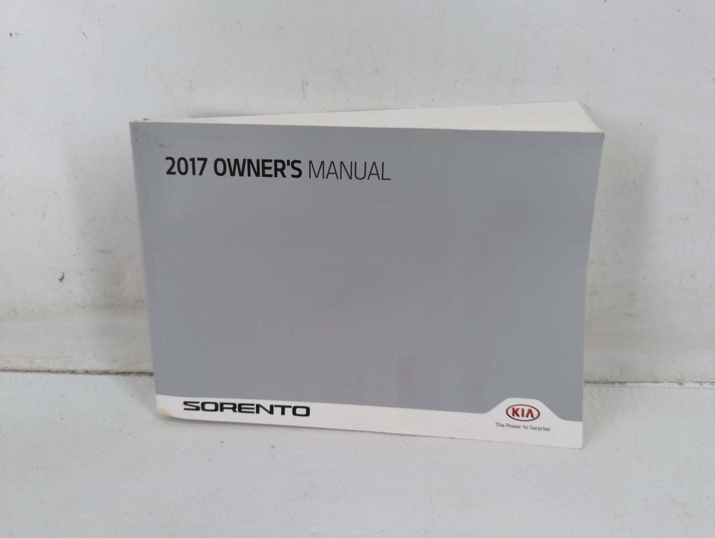 2017 Kia Sorento Owners Manual Book Guide P/N:HXG5-EU65A OEM Used Auto Parts - Oemusedautoparts1.com