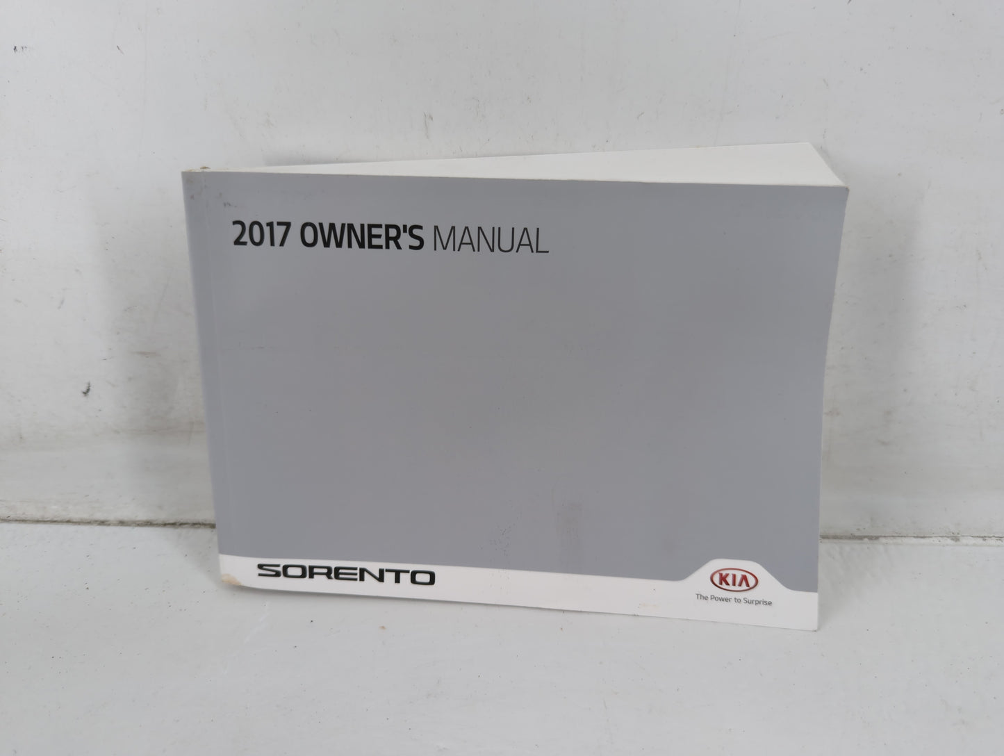 2017 Kia Sorento Owners Manual Book Guide P/N:HXG5-EU65A OEM Used Auto Parts - Oemusedautoparts1.com