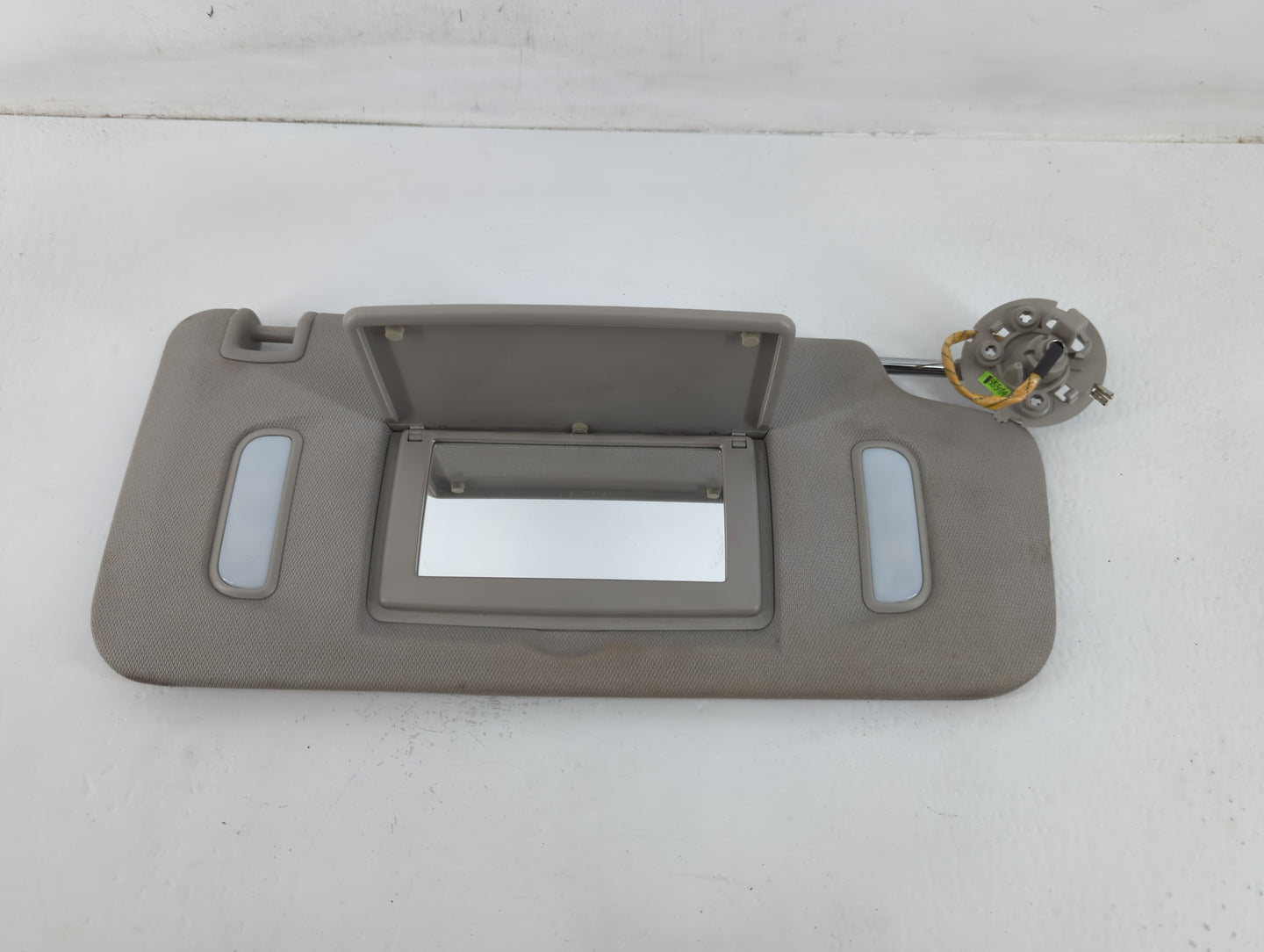 2010-2017 Chevrolet Equinox Sun Visor Shade Replacement Passenger Right Mirror Fits Fits 2010 2011 2012 2013 2014 2015 2016 2017 OEM Used Auto Parts - Oemusedautoparts1.com