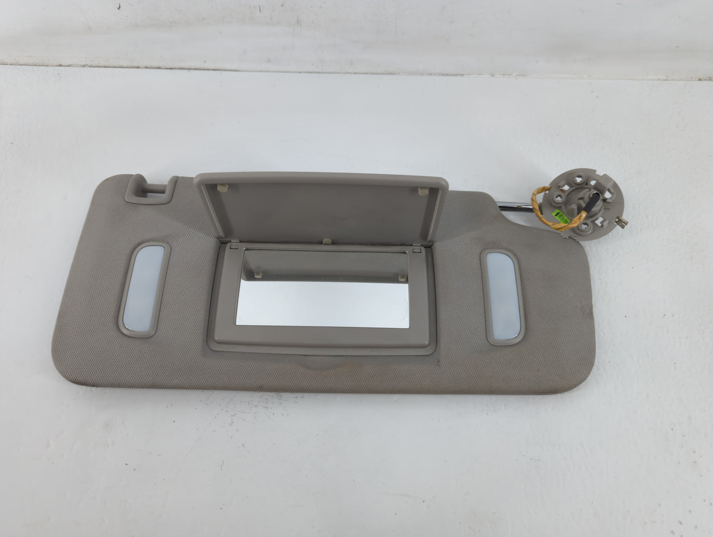 2010-2017 Chevrolet Equinox Sun Visor Shade Replacement Passenger Right Mirror Fits Fits 2010 2011 2012 2013 2014 2015 2016 2017 OEM Used Auto Parts - Oemusedautoparts1.com
