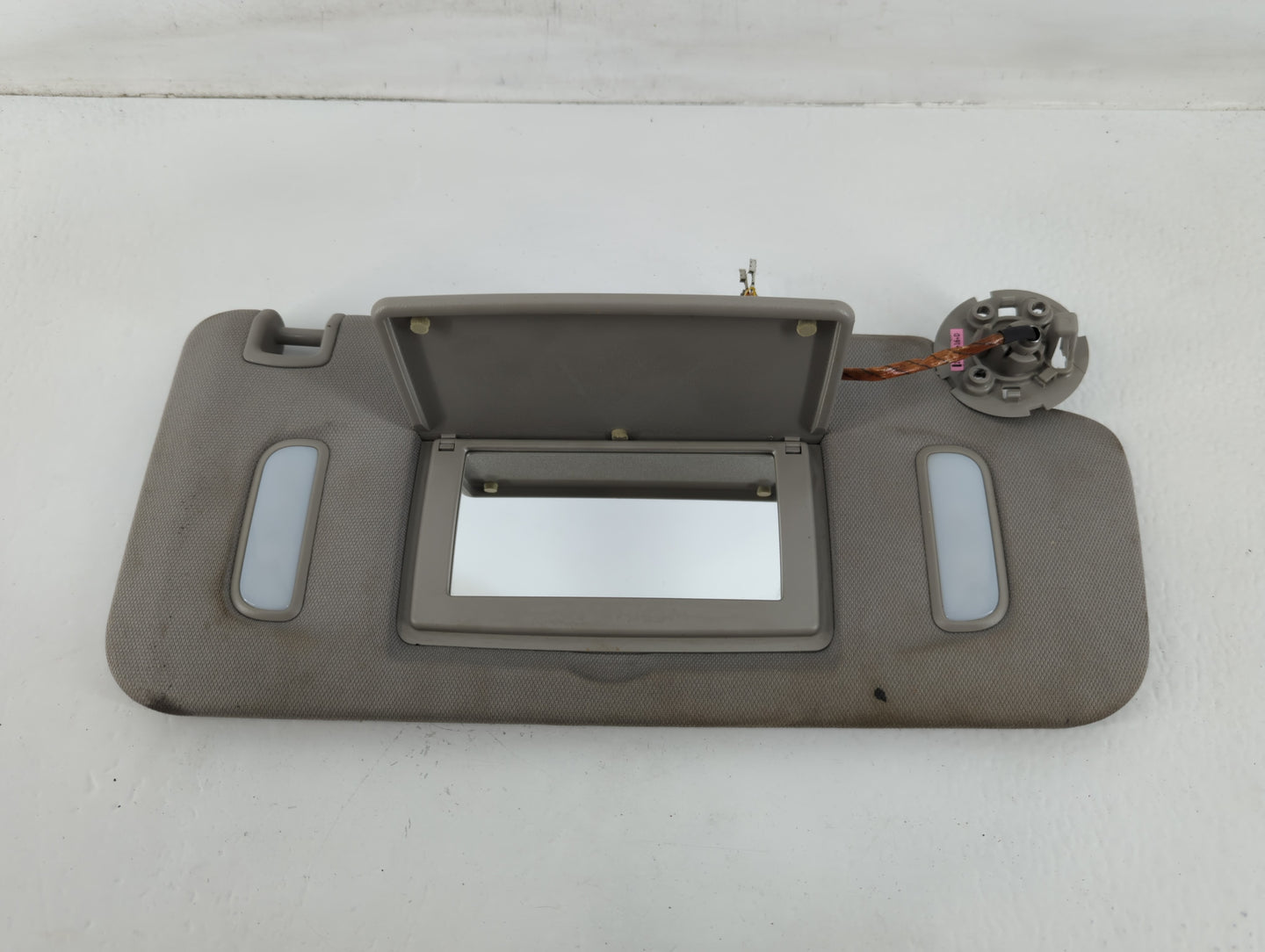 2010-2017 Chevrolet Equinox Sun Visor Shade Replacement Passenger Right Mirror Fits Fits 2010 2011 2012 2013 2014 2015 2016 2017 OEM Used Auto Parts - Oemusedautoparts1.com