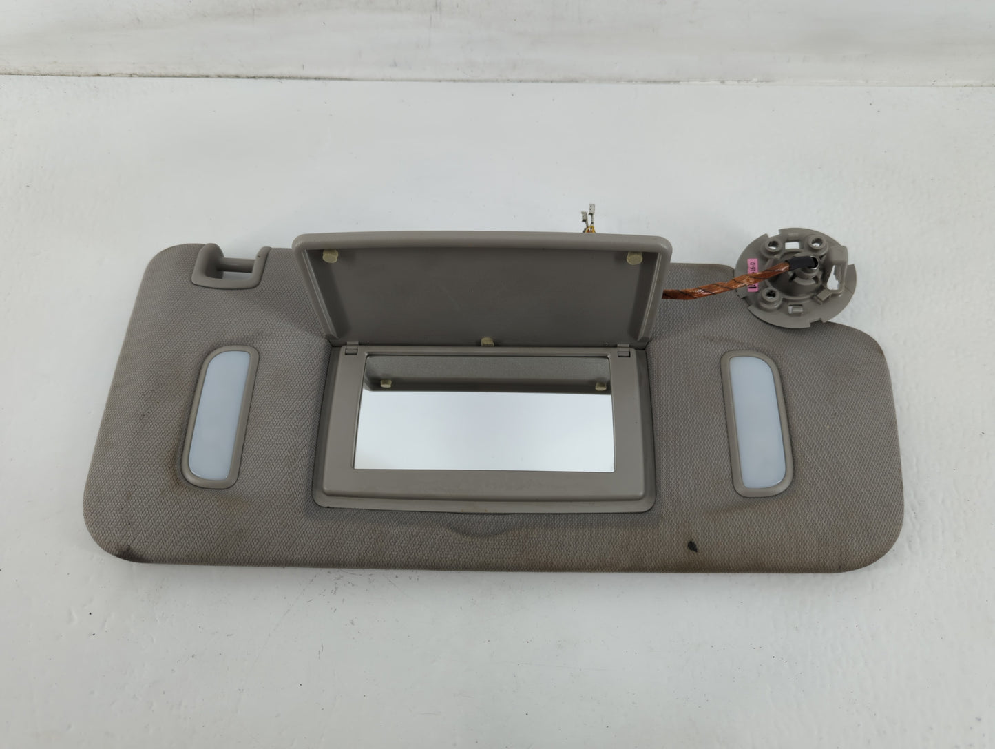 2010-2017 Chevrolet Equinox Sun Visor Shade Replacement Passenger Right Mirror Fits Fits 2010 2011 2012 2013 2014 2015 2016 2017 OEM Used Auto Parts - Oemusedautoparts1.com
