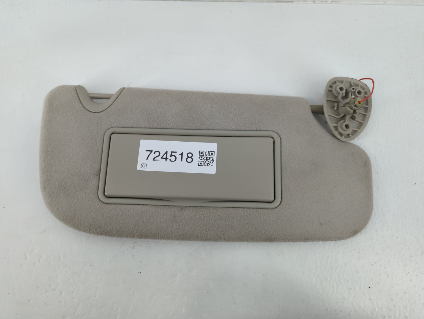 2009 Saab 9-7x Sun Visor Shade Replacement Passenger Right Mirror Fits OEM Used Auto Parts - Oemusedautoparts1.com