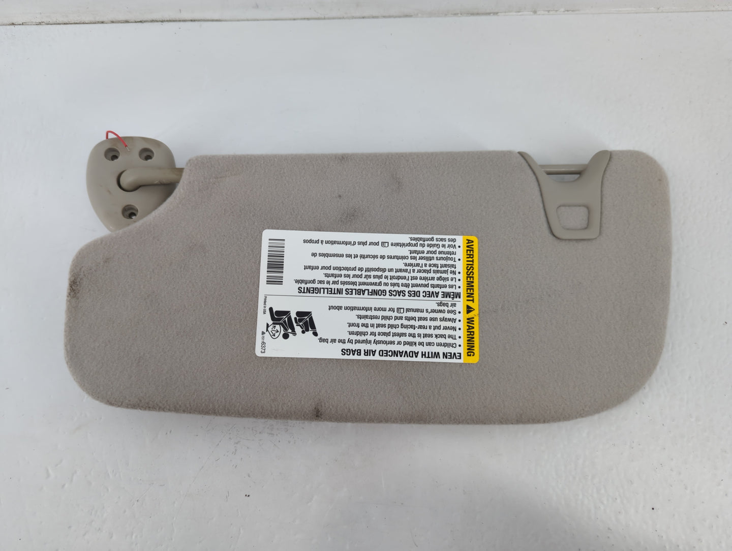 2009 Saab 9-7x Sun Visor Shade Replacement Passenger Right Mirror Fits OEM Used Auto Parts - Oemusedautoparts1.com