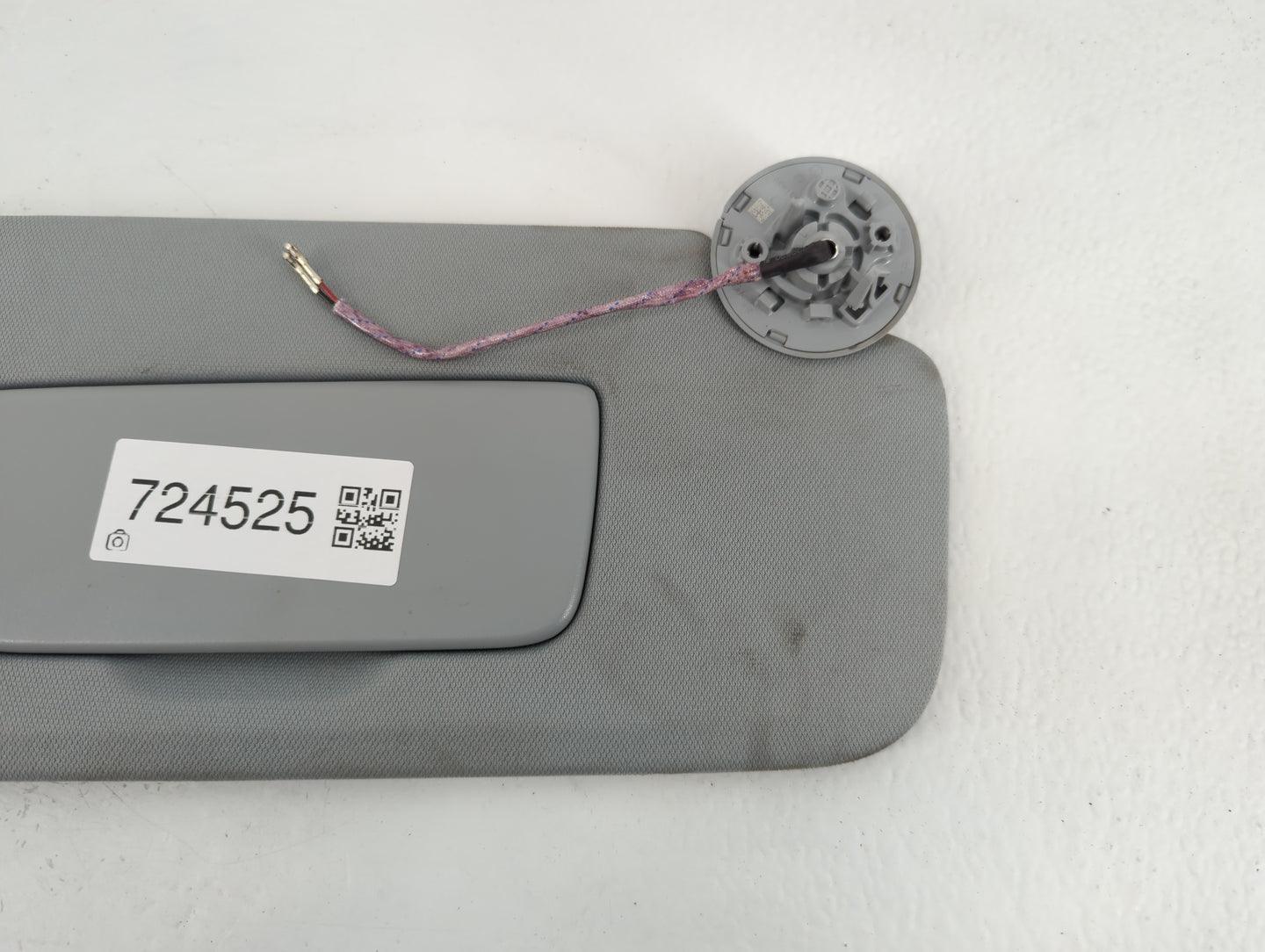 2019-2022 Chevrolet Blazer Sun Visor Shade Replacement Passenger Right Mirror Fits Fits 2019 2020 2021 2022 OEM Used Auto Parts - Oemusedautoparts1.com